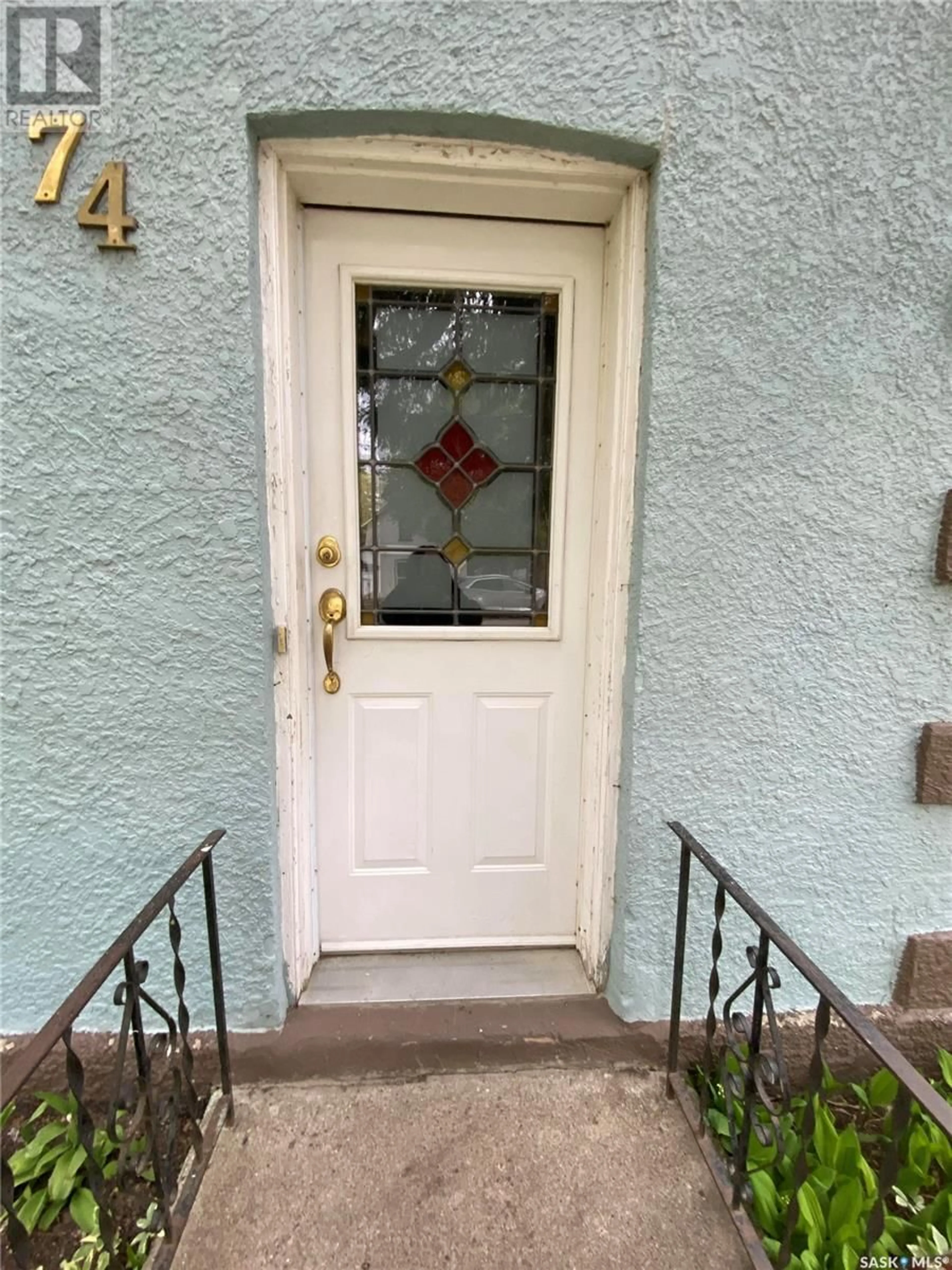 Indoor entryway for 74 Third AVENUE N, Yorkton Saskatchewan S3N1C3