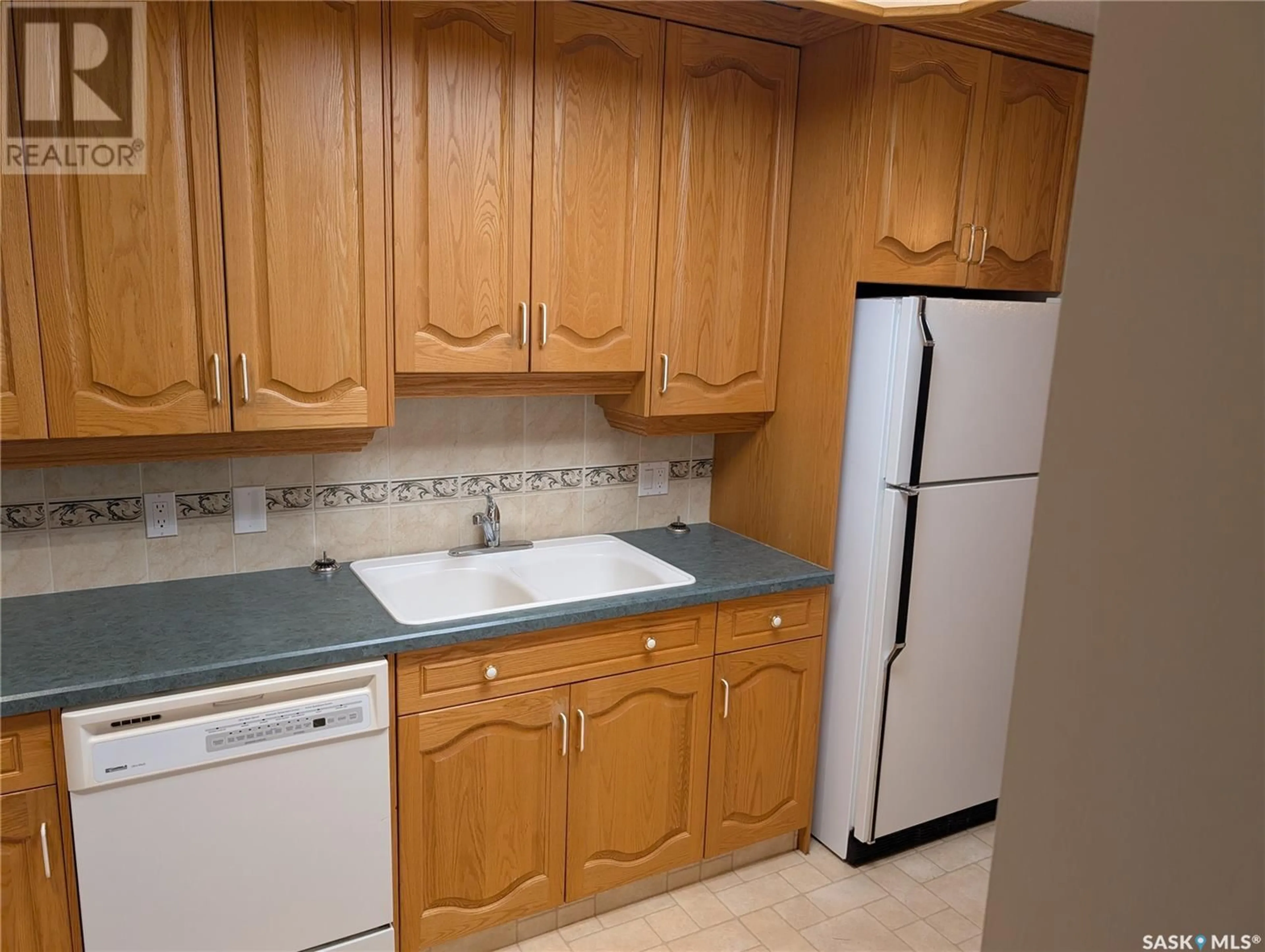 Standard kitchen, unknown for 505 3520 HILLSDALE STREET, Regina Saskatchewan S4S5Z5