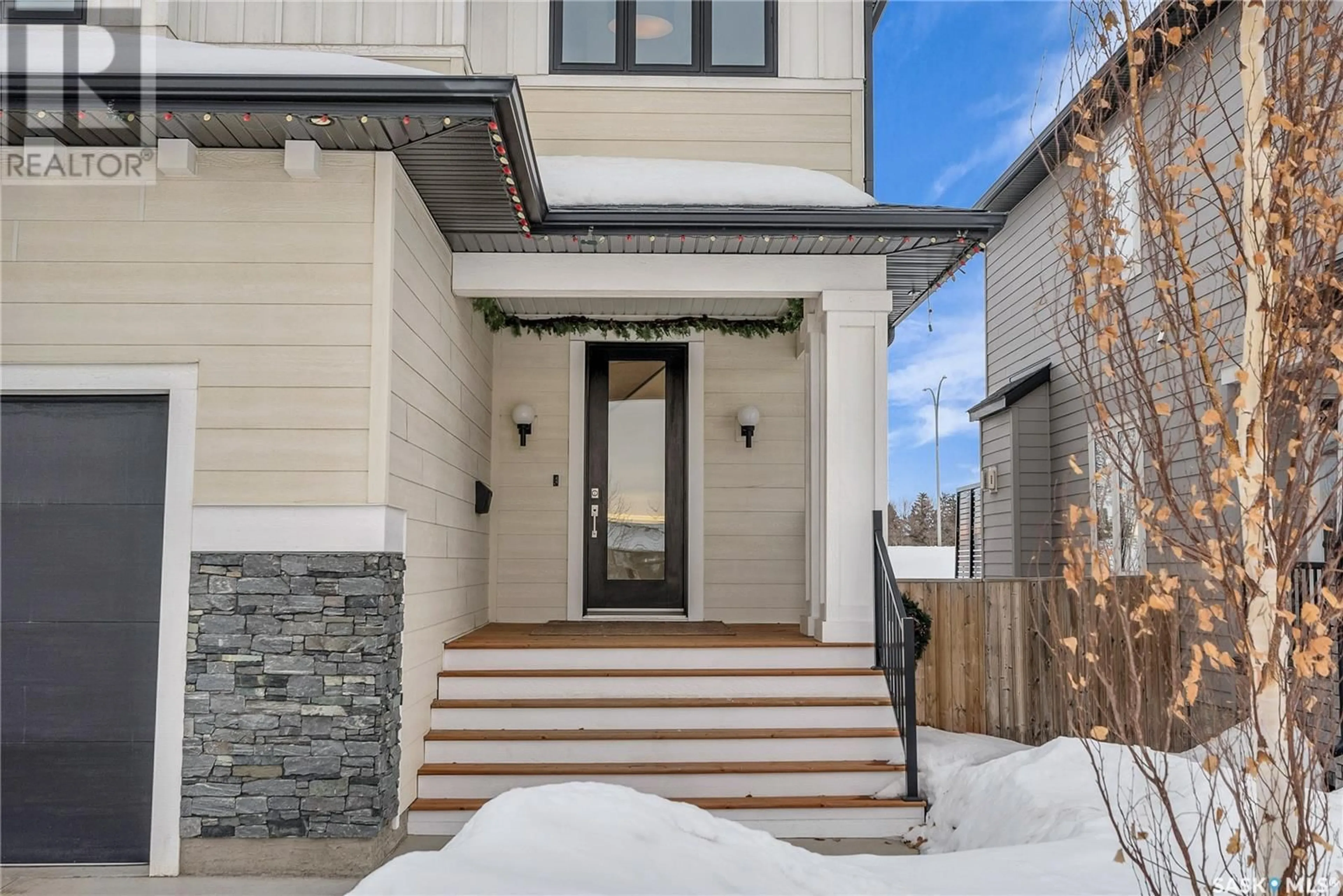 Indoor entryway for 327 Pritchard CRESCENT, Saskatoon Saskatchewan S7V0A4