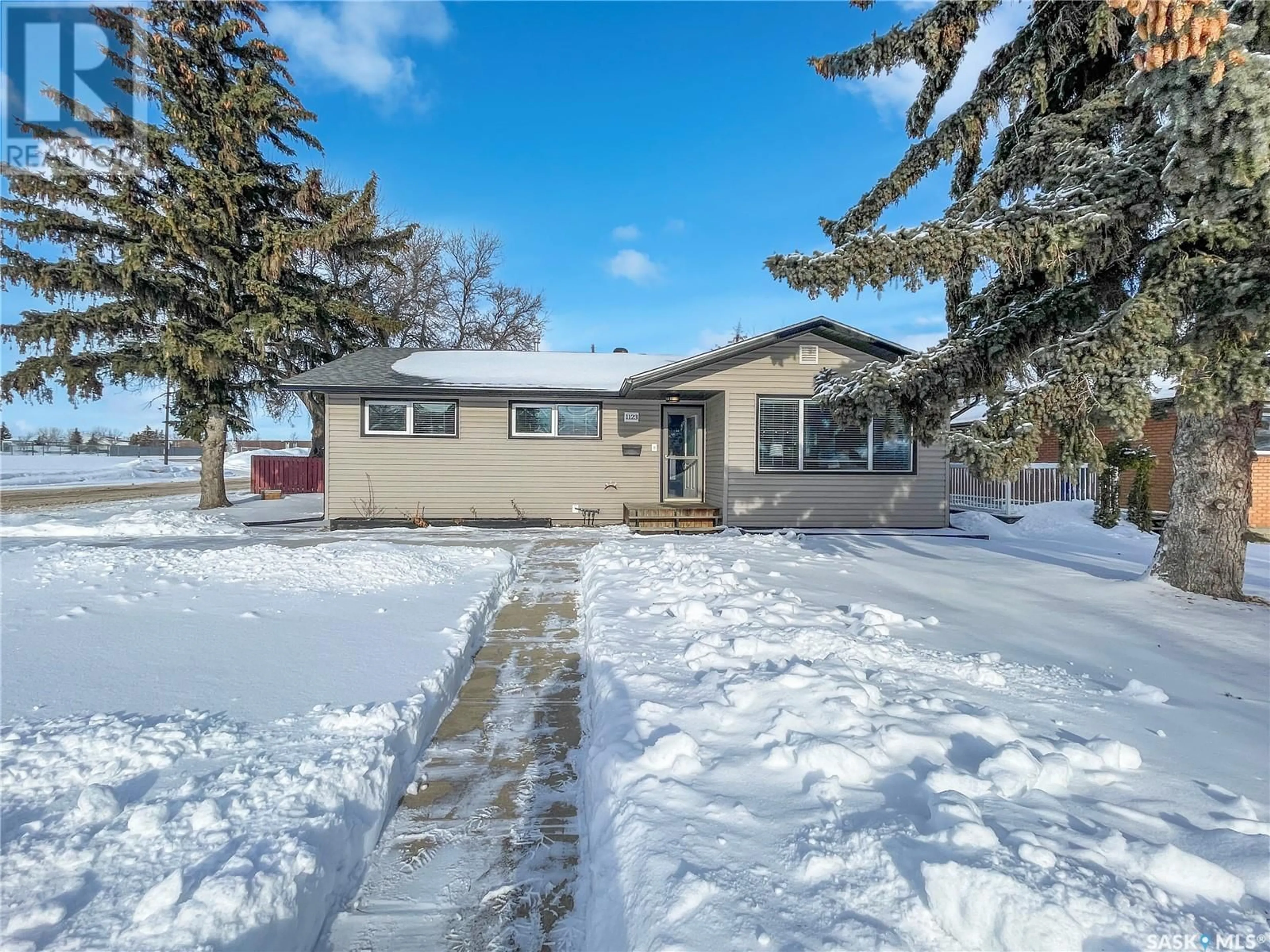 A pic from outside/outdoor area/front of a property/back of a property/a pic from drone, street for 1123 George STREET E, Swift Current Saskatchewan S9H1Z5