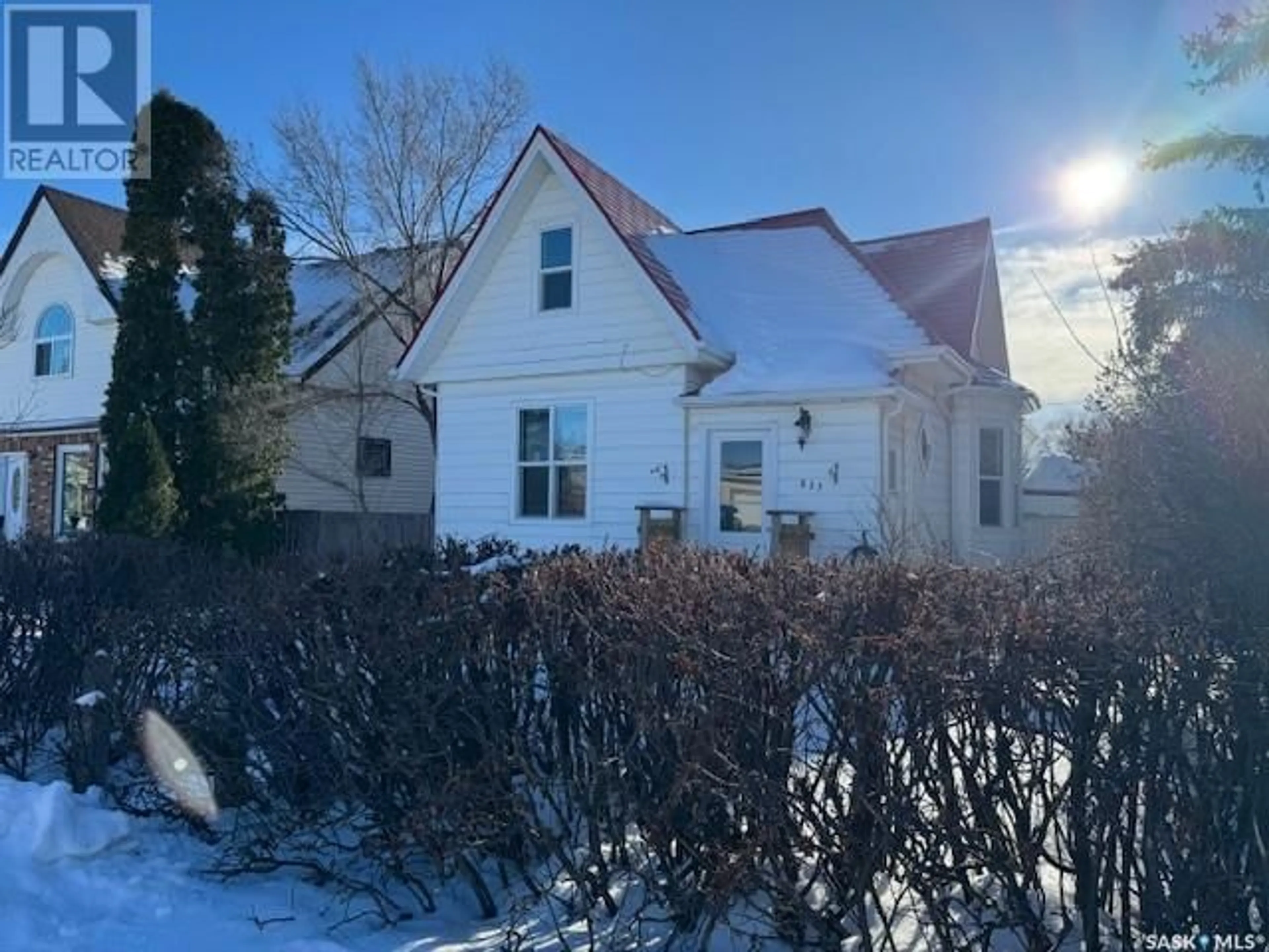 A pic from outside/outdoor area/front of a property/back of a property/a pic from drone, street for 837 Athabasca STREET W, Moose Jaw Saskatchewan S6H2E2