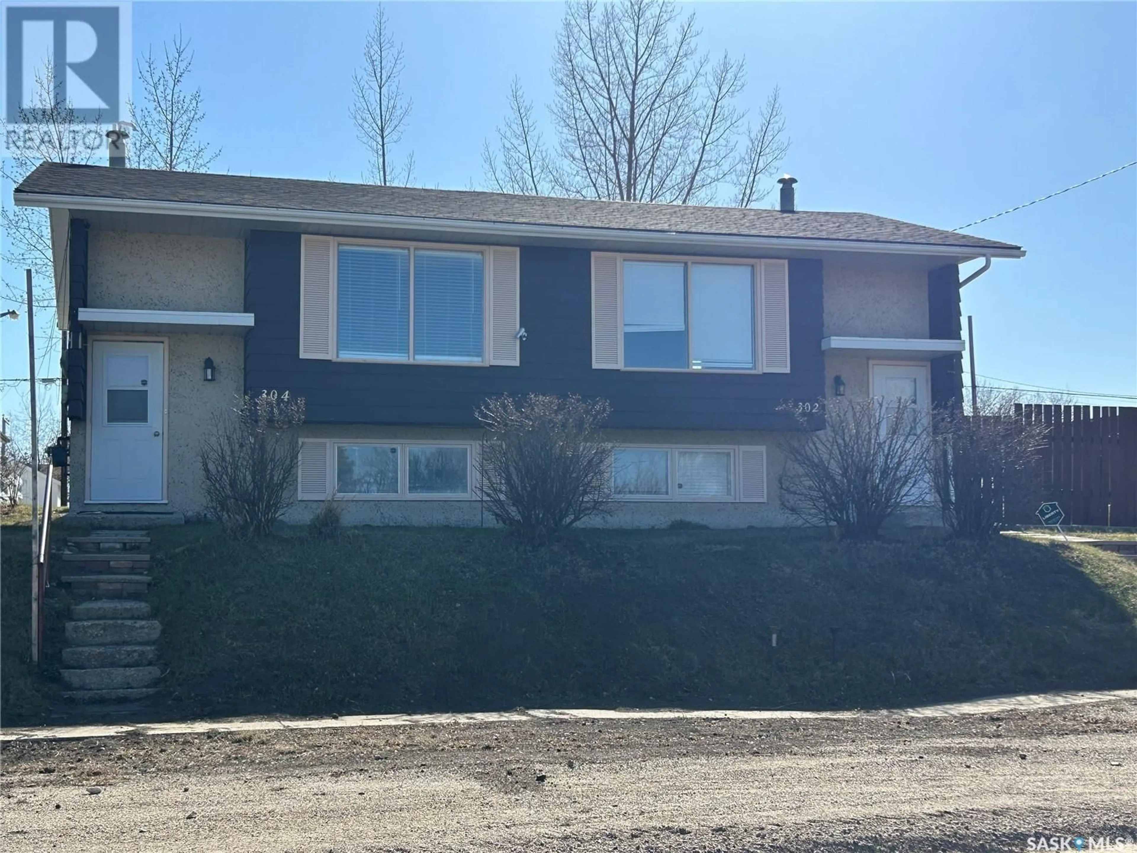 Home with vinyl exterior material, unknown for 304 - 302 3RD AVENUE, Young Saskatchewan S0K4Y0