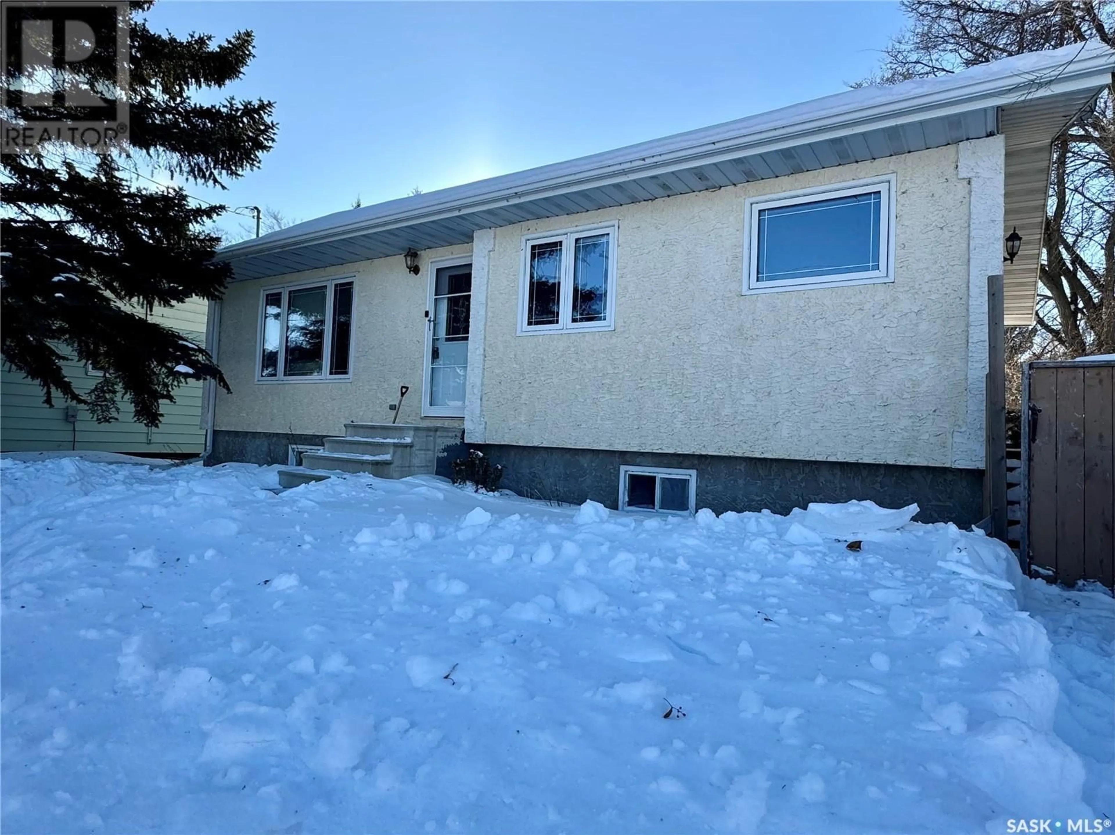 Home with vinyl exterior material, street for 302 Glasgow AVENUE, Saltcoats Saskatchewan S0A3R0