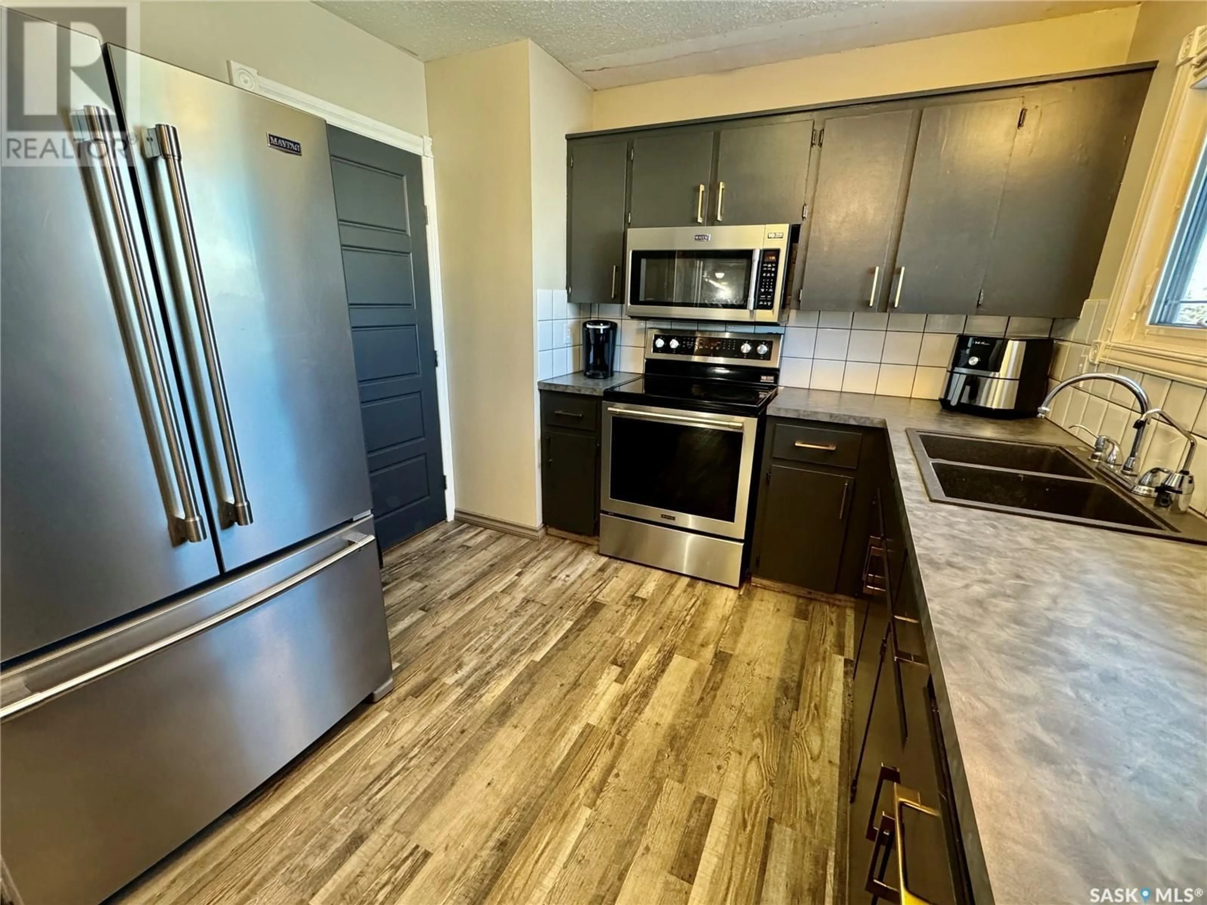 Open concept kitchen, unknown for 302 Glasgow AVENUE, Saltcoats Saskatchewan S0A3R0