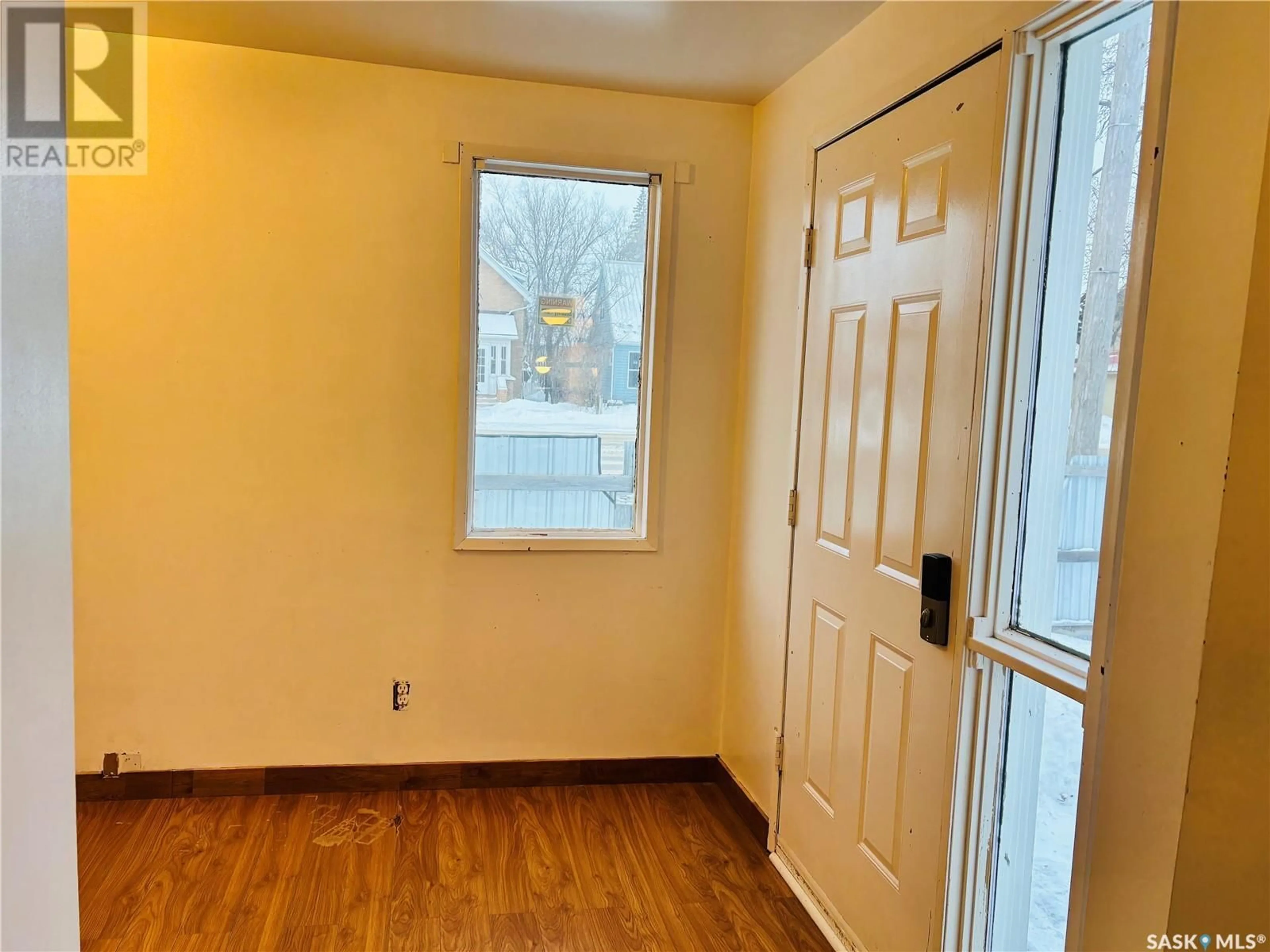 Indoor entryway for 923 4th STREET, Estevan Saskatchewan S4A0W2