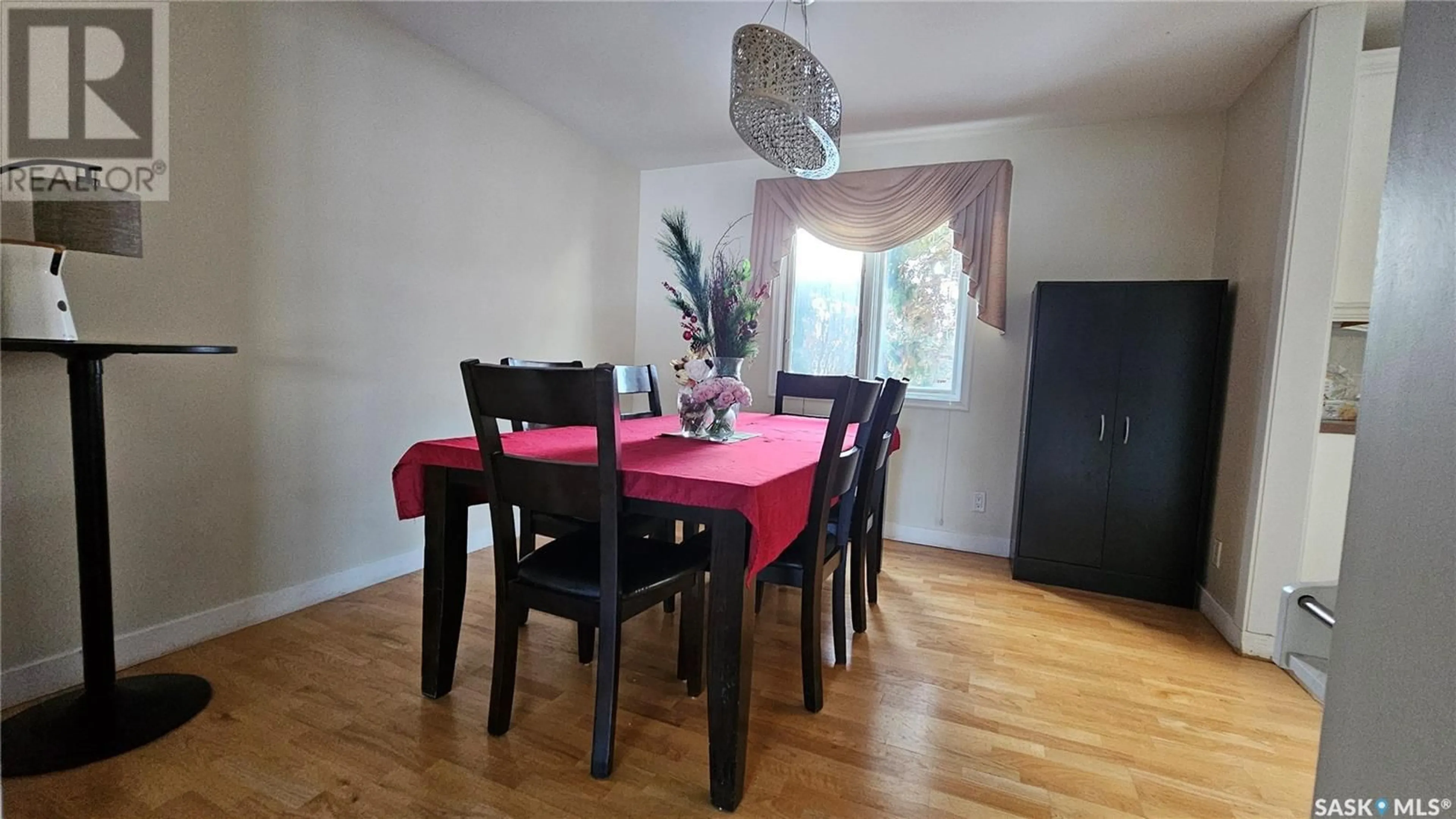 Dining room, wood/laminate floor for 392 HABKIRK DRIVE, Regina Saskatchewan S4S6B1