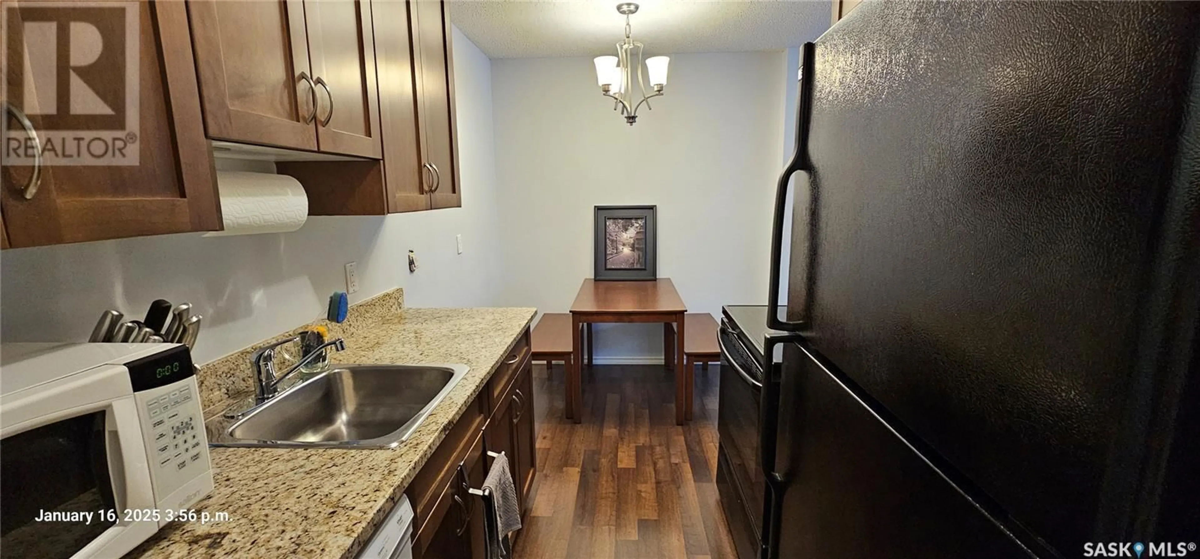 Standard kitchen, unknown for 106 250 Pinehouse DRIVE, Saskatoon Saskatchewan S7K4X1