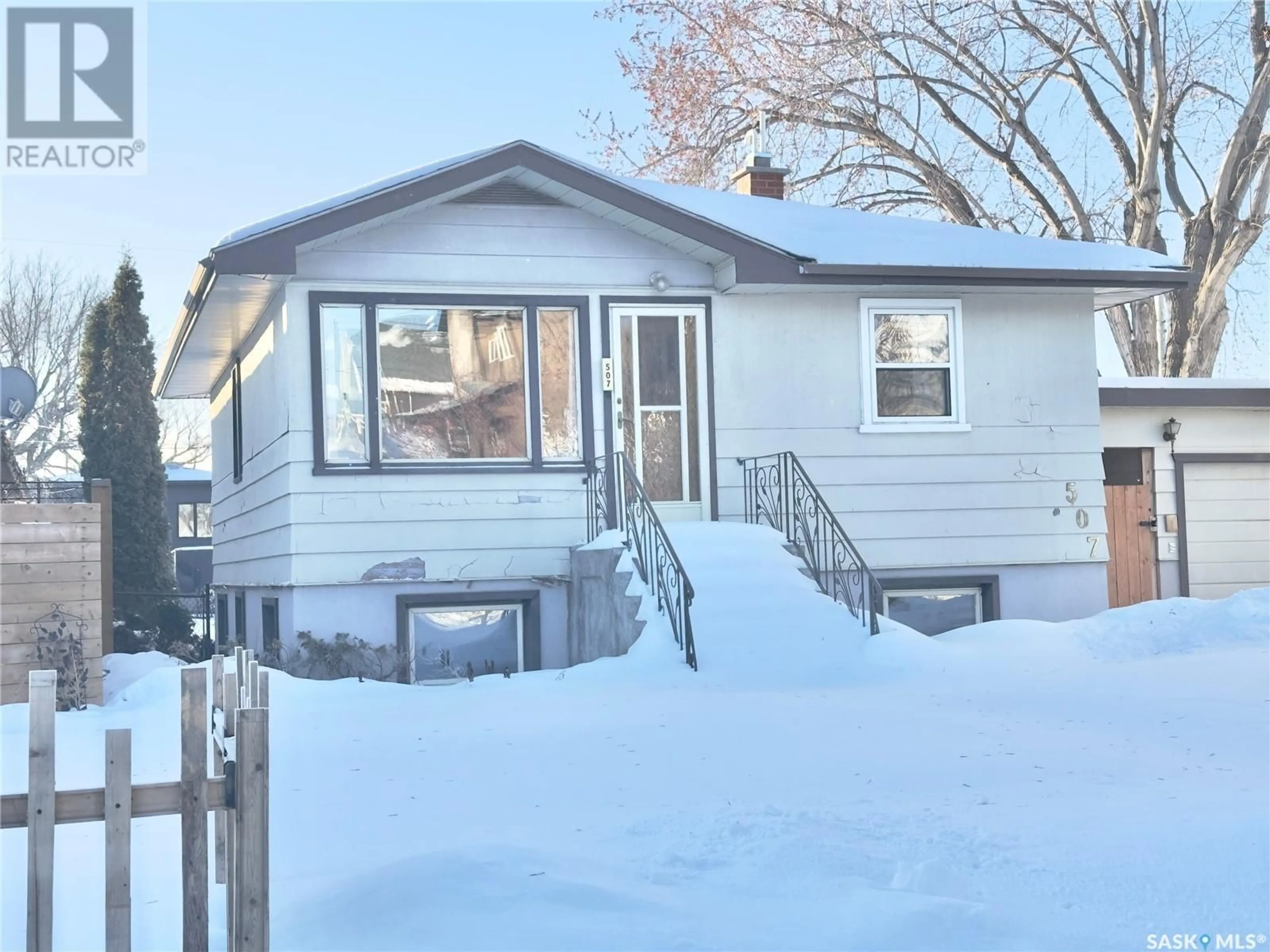 Home with vinyl exterior material, street for 507 Empress STREET, Saskatoon Saskatchewan S7K0Y2