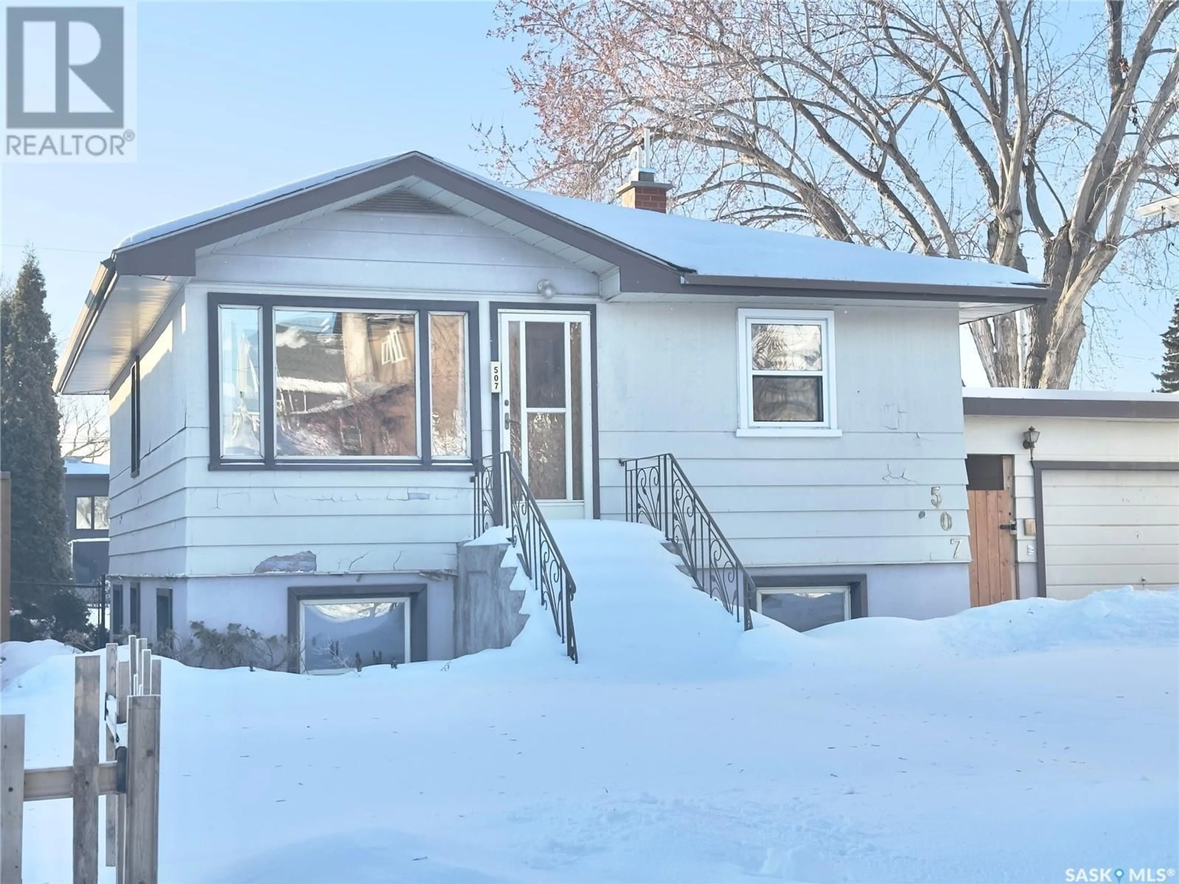 Home with vinyl exterior material, street for 507 Empress STREET, Saskatoon Saskatchewan S7K0Y2