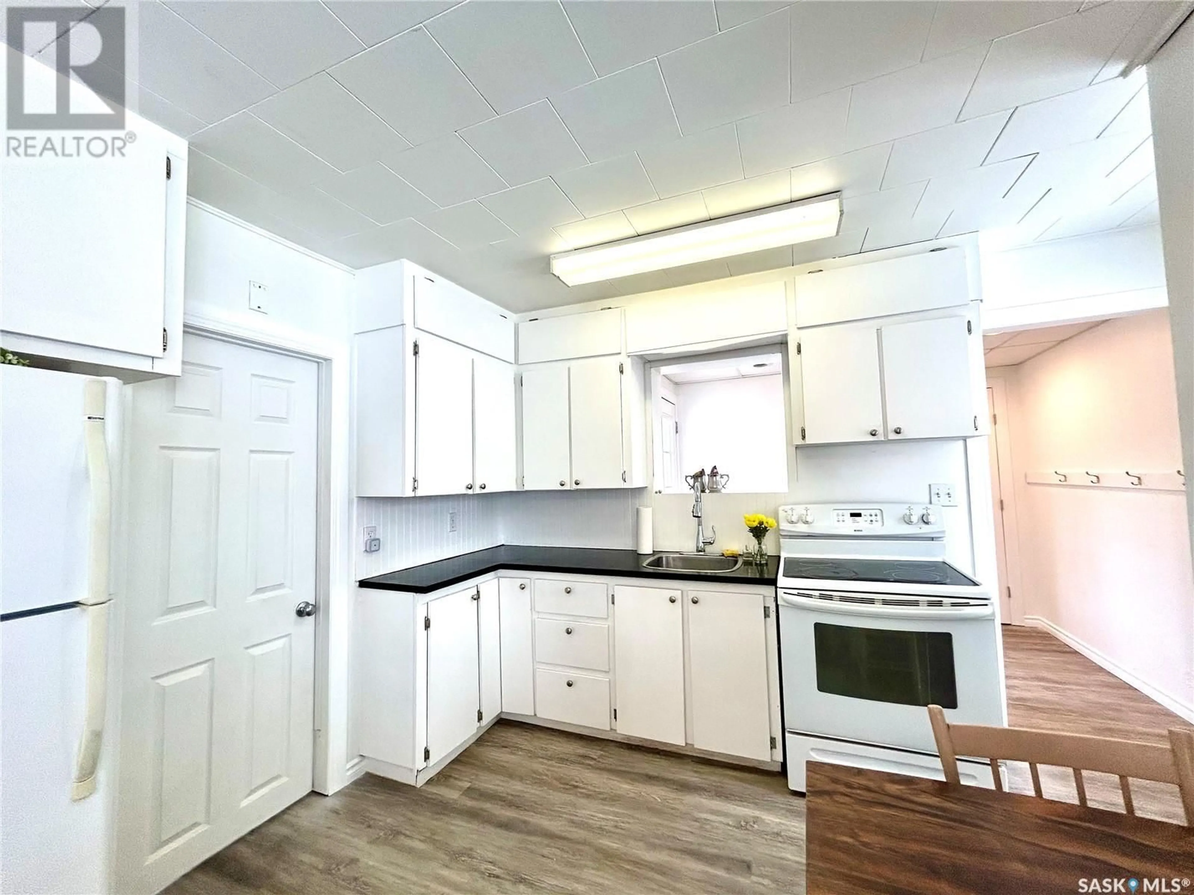 Standard kitchen, unknown for 622 98th AVENUE, Tisdale Saskatchewan S0E1T0