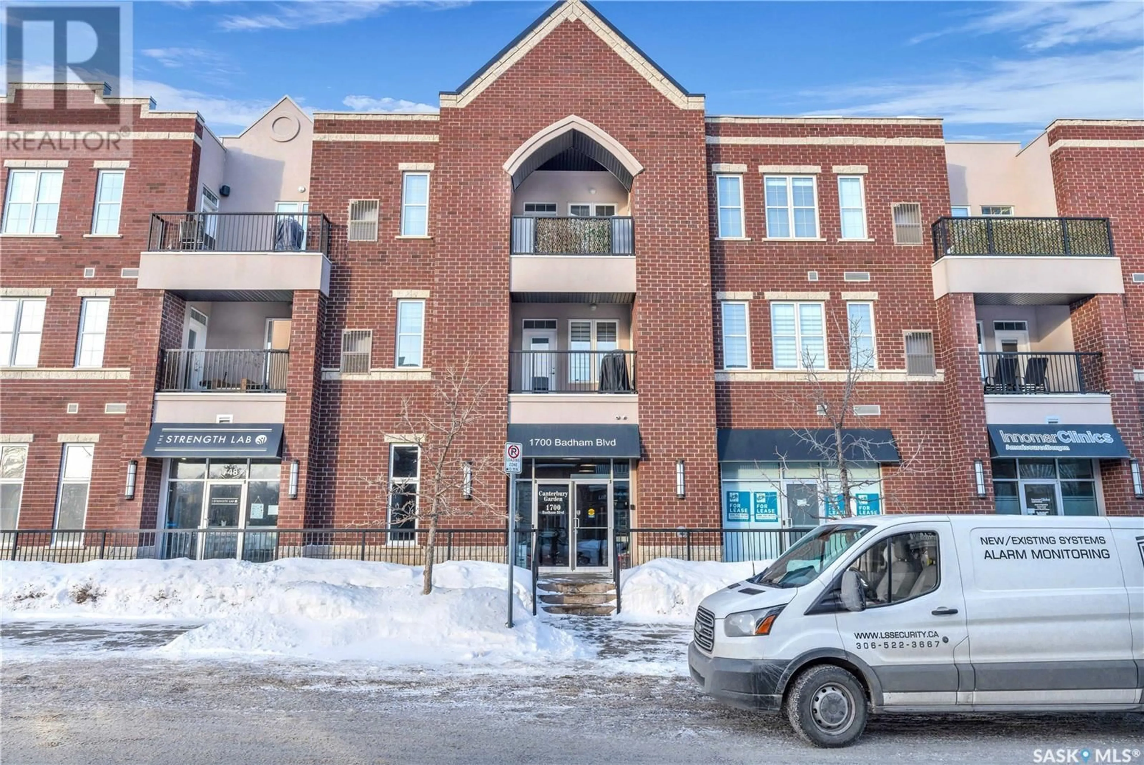 Indoor foyer for 312 1700 Badham BOULEVARD, Regina Saskatchewan S4P0J7