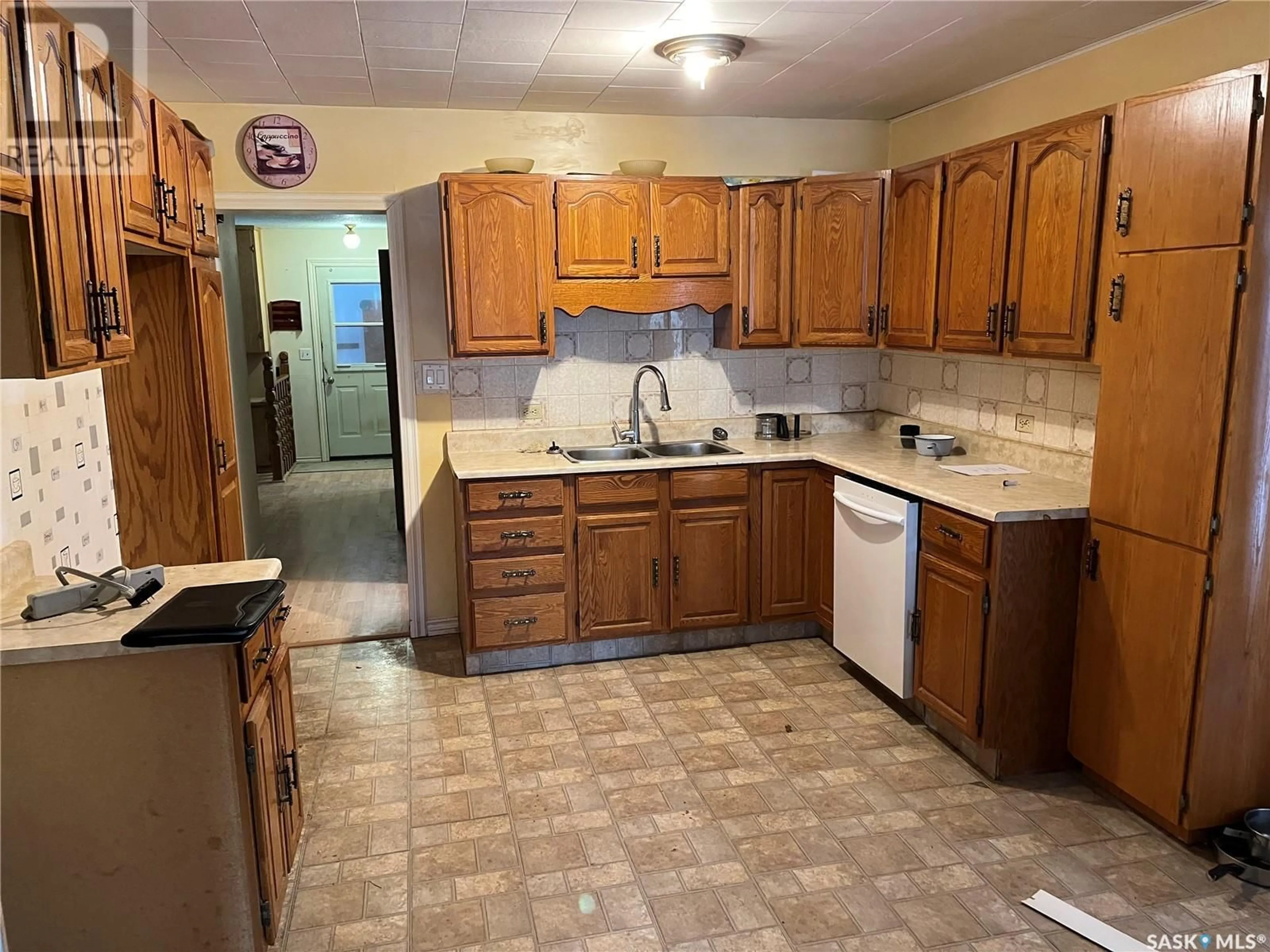 Standard kitchen, ceramic/tile floor for 427 3rd STREET W, Mankota Saskatchewan S0H0B3