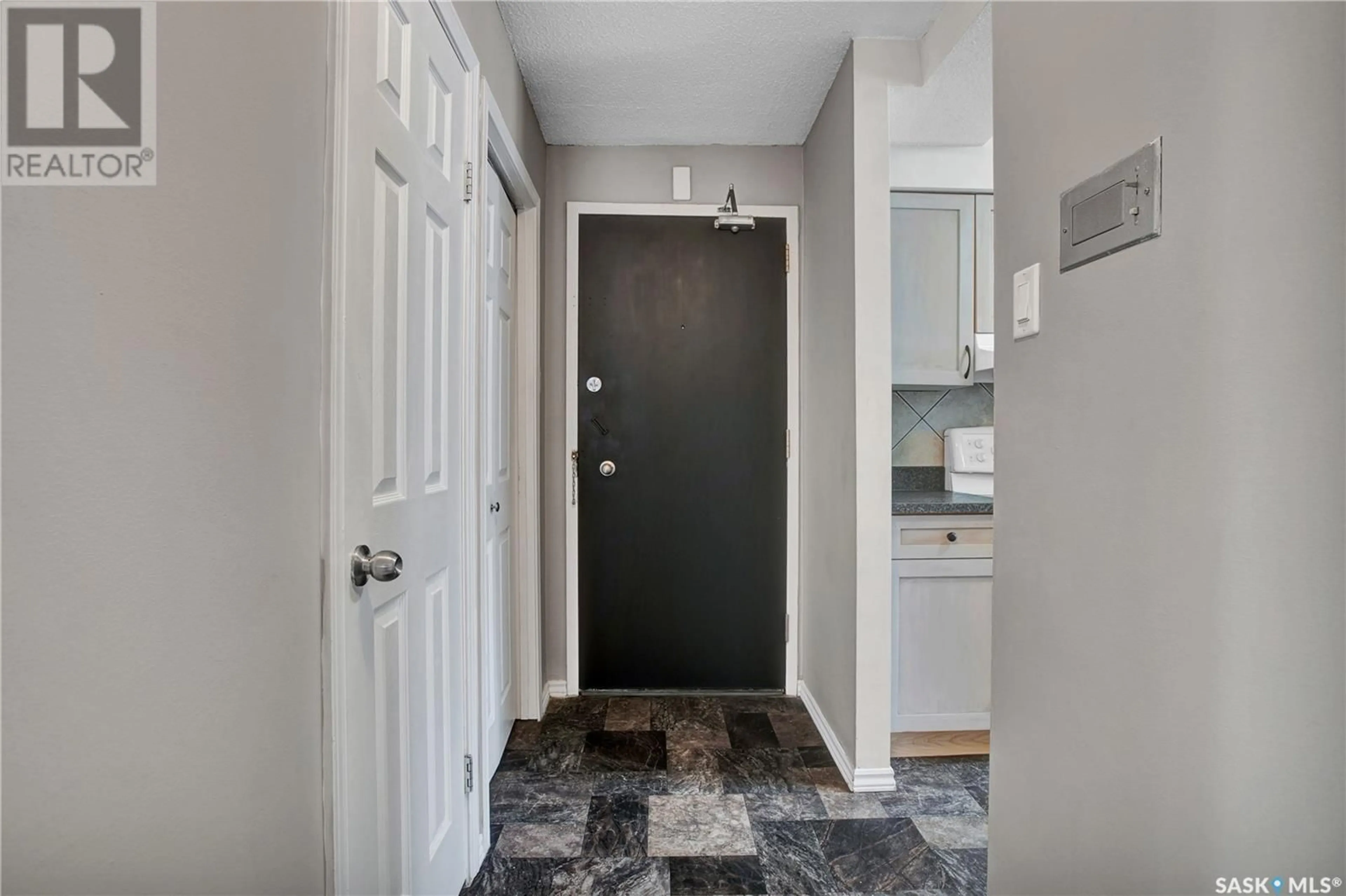 Indoor entryway for 2 2 Summers PLACE, Saskatoon Saskatchewan S7H3W4