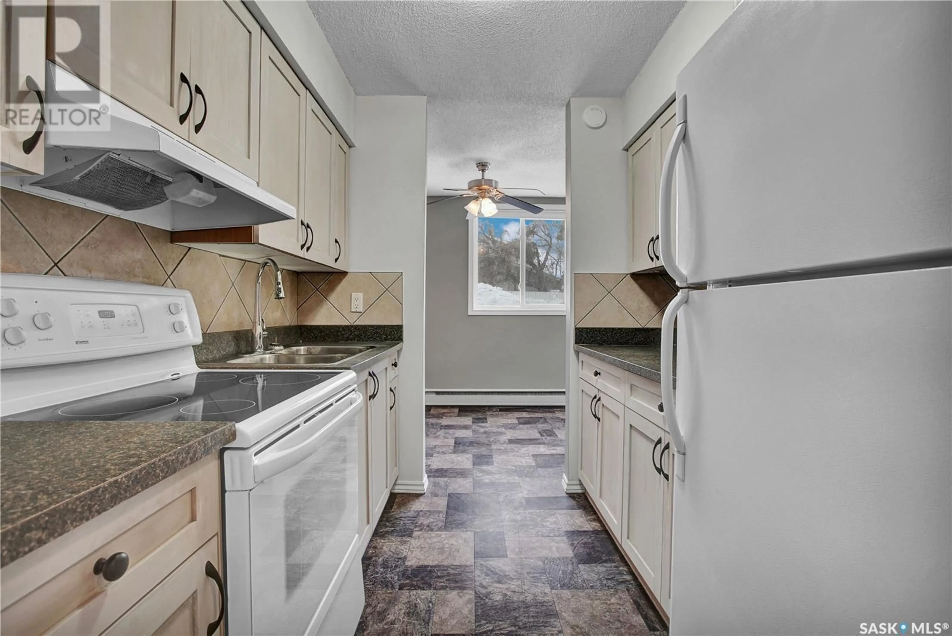 Standard kitchen, unknown for 2 2 Summers PLACE, Saskatoon Saskatchewan S7H3W4