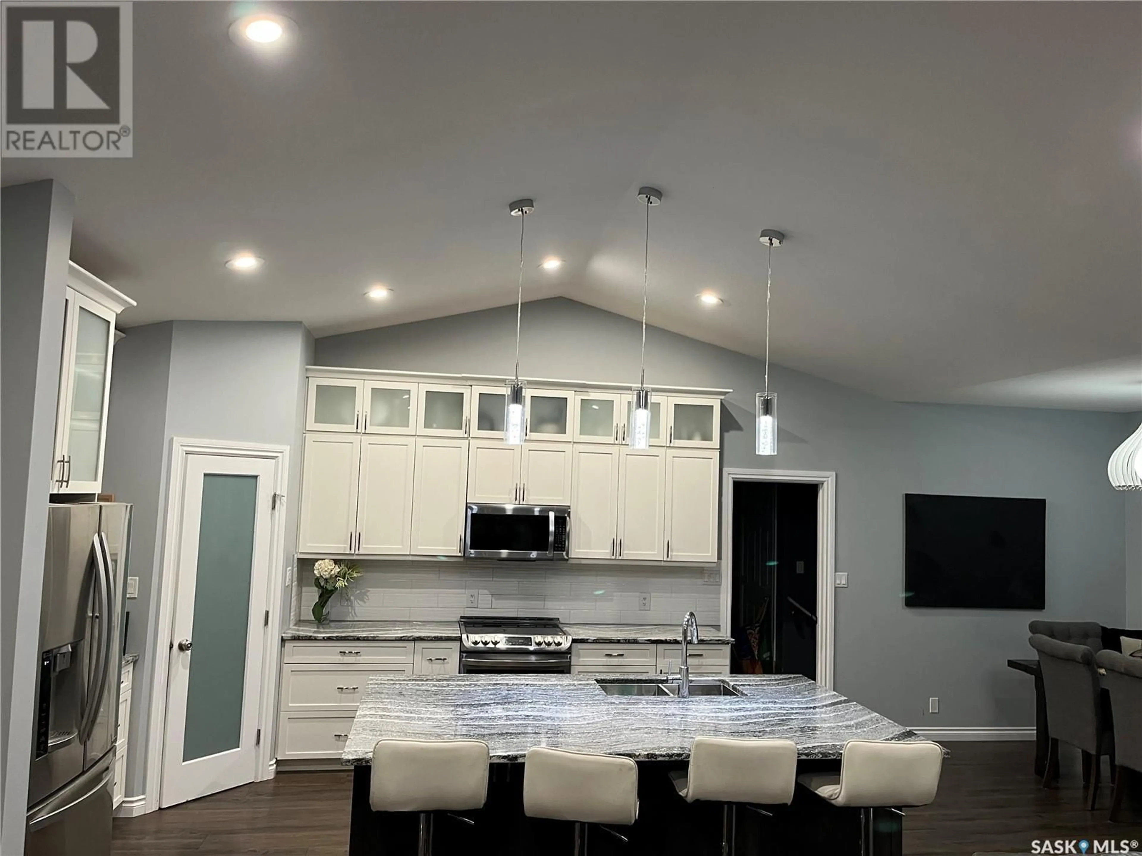 Open concept kitchen, unknown for Knakoske Acreage Swift Current, Swift Current Rm No. 137 Saskatchewan S9H4X7