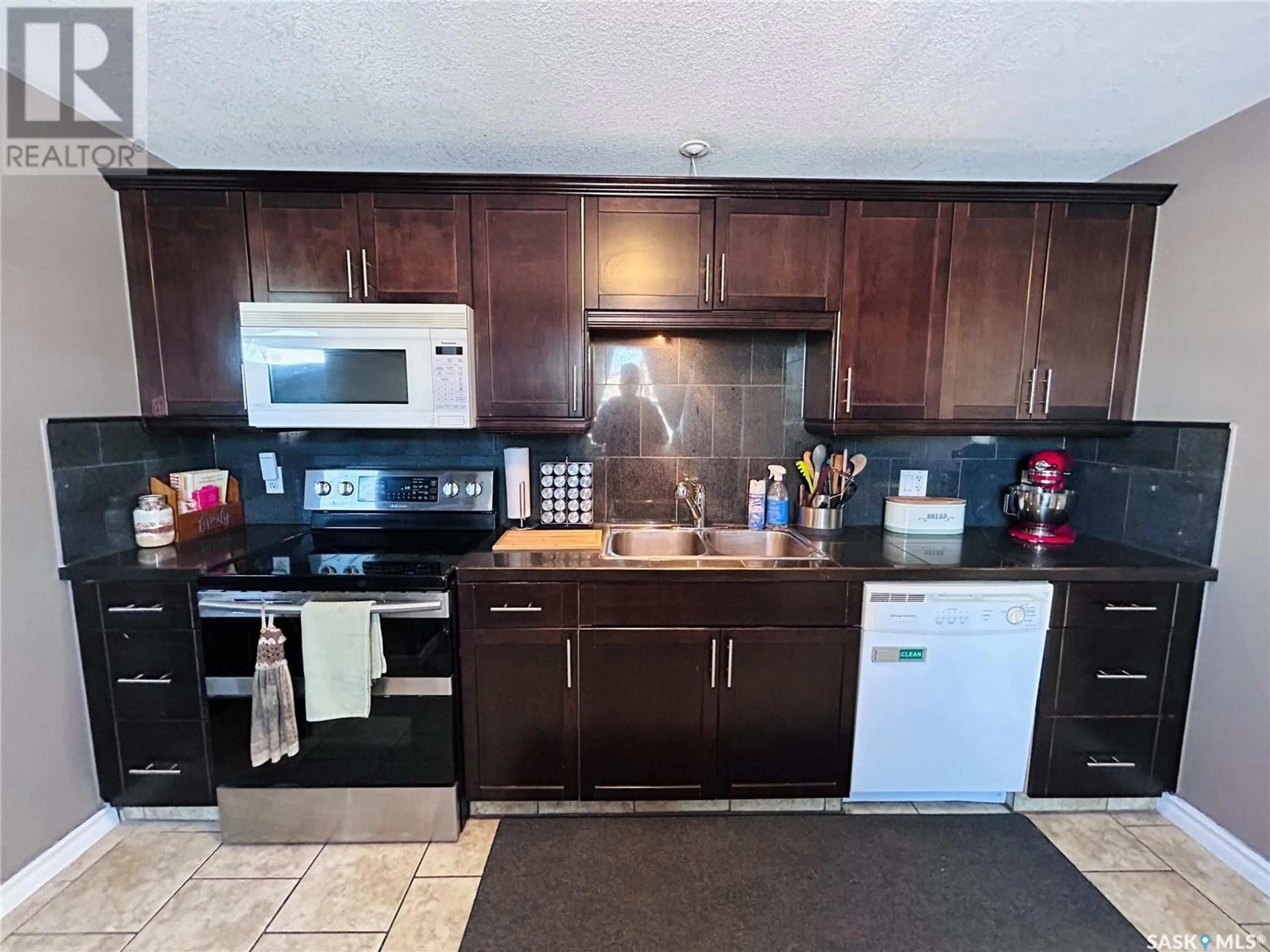 Standard kitchen, unknown for 406 First AVENUE S, Hepburn Saskatchewan S0K1Z0