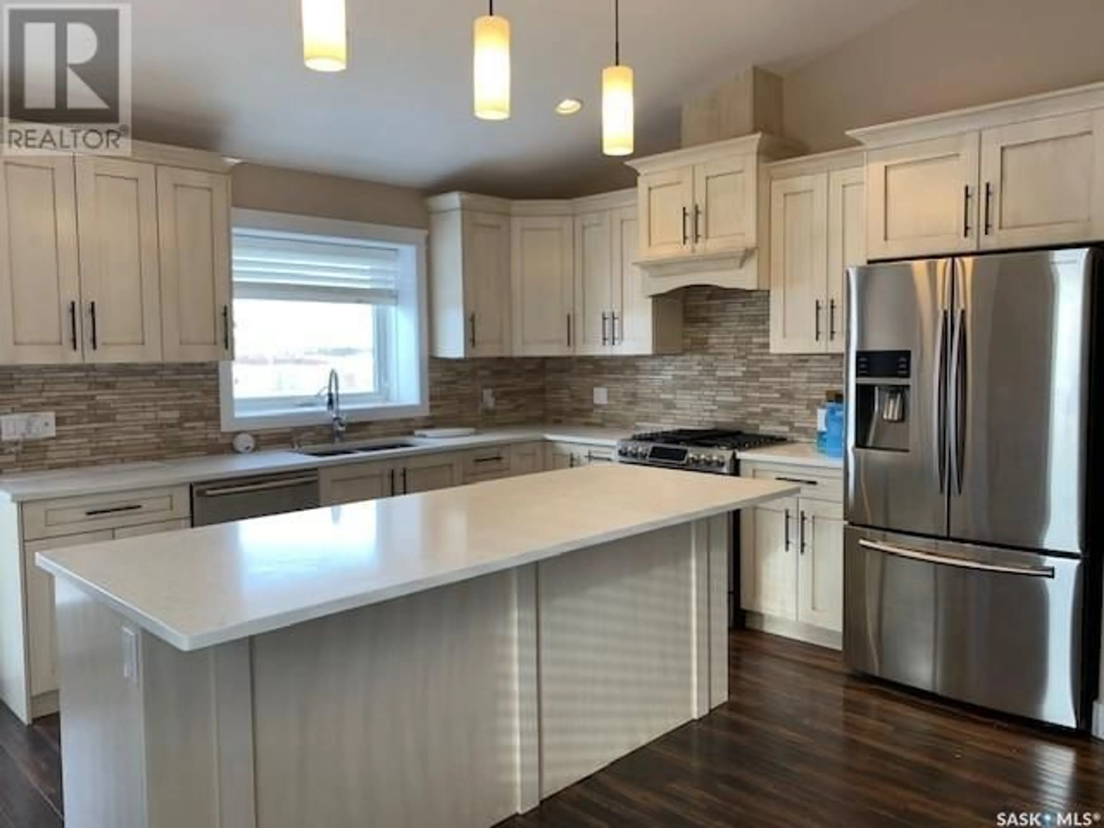 Open concept kitchen, unknown for 129 Cowan CRESCENT, Martensville Saskatchewan S0K2T1