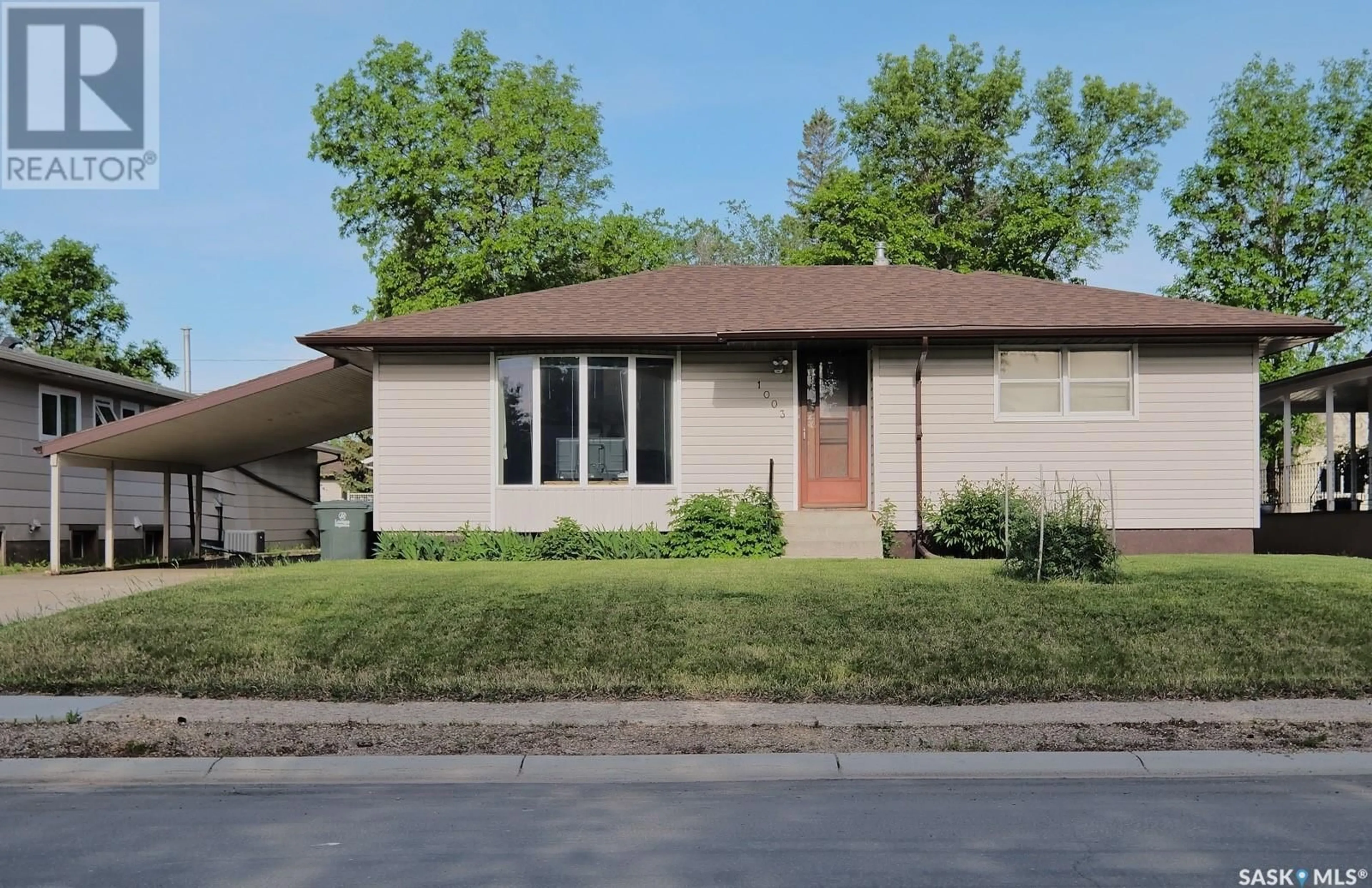 Home with vinyl exterior material, street for 1003 King STREET, Rosetown Saskatchewan S0L2V0