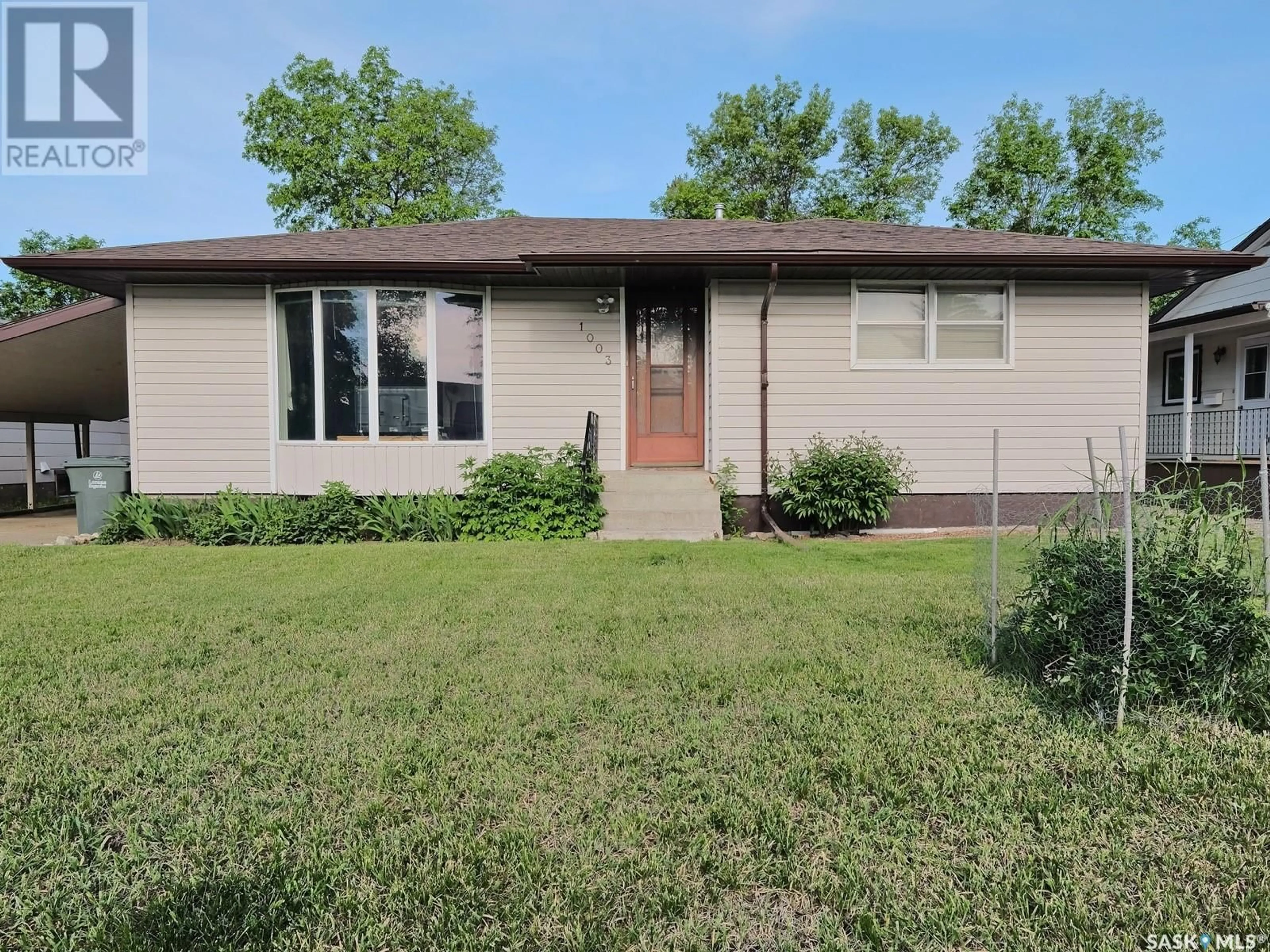 Home with vinyl exterior material, street for 1003 King STREET, Rosetown Saskatchewan S0L2V0