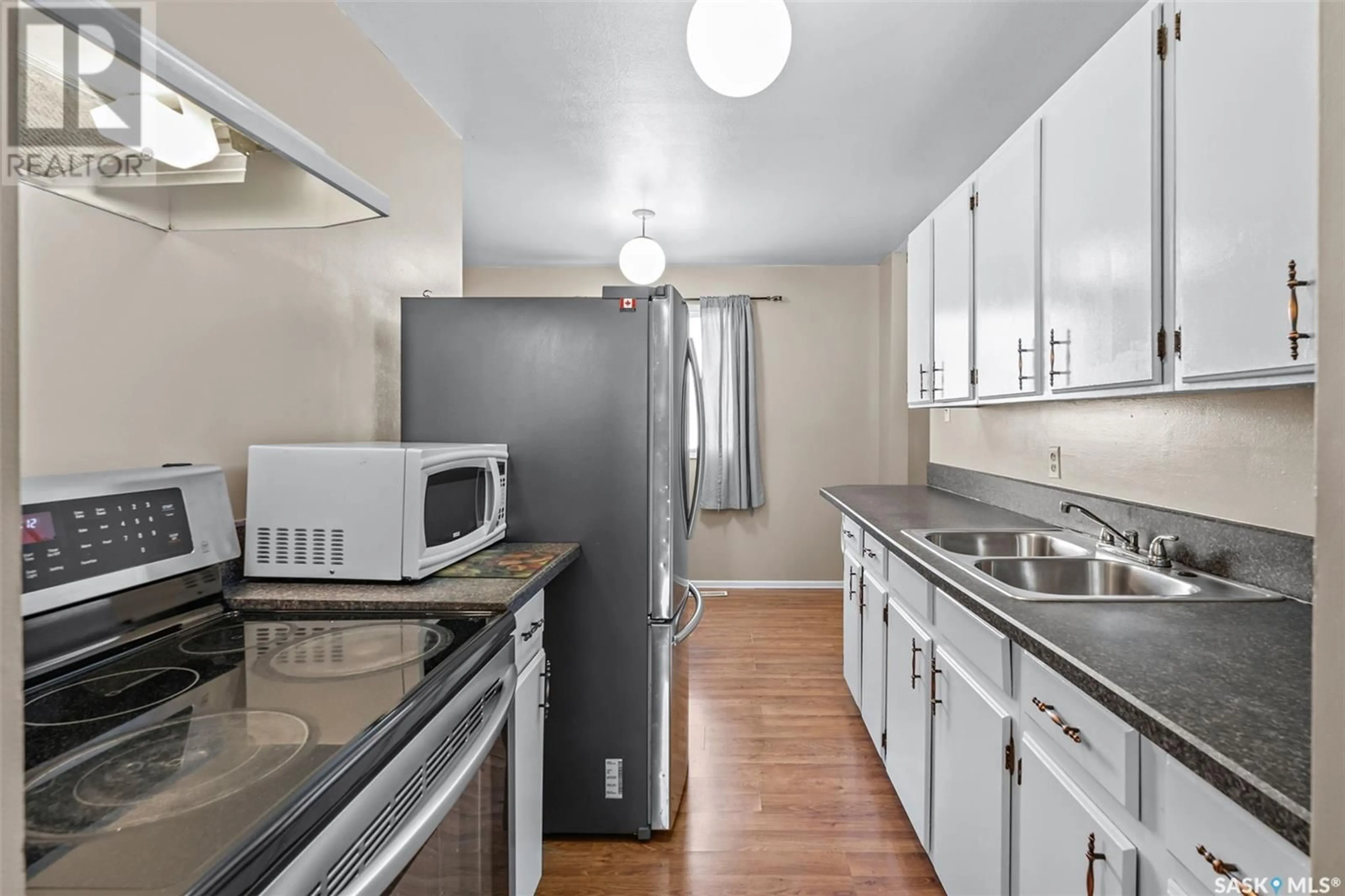 Standard kitchen, unknown for 59 McCully CRESCENT, Saskatoon Saskatchewan S7L5L8