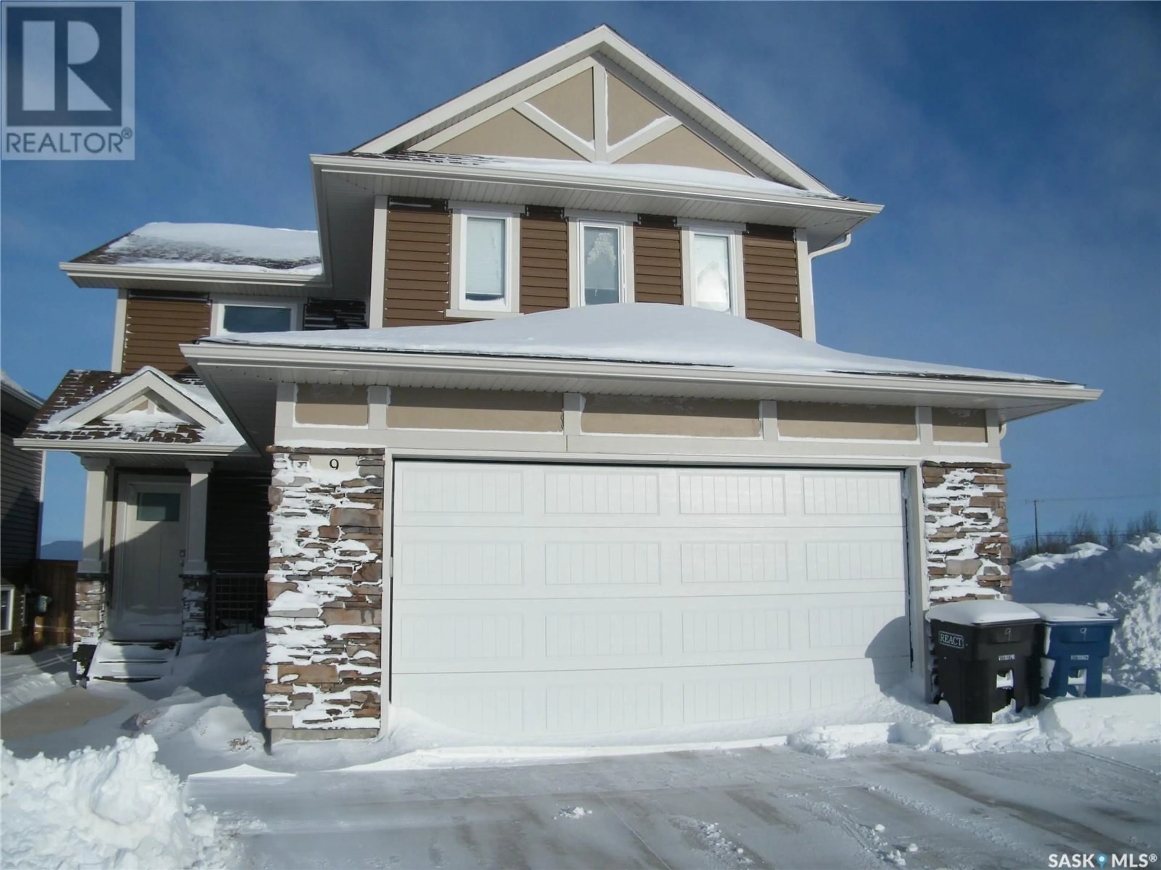 Home with vinyl exterior material, street for 9 Aspen PLACE, Humboldt Saskatchewan S0K2A0