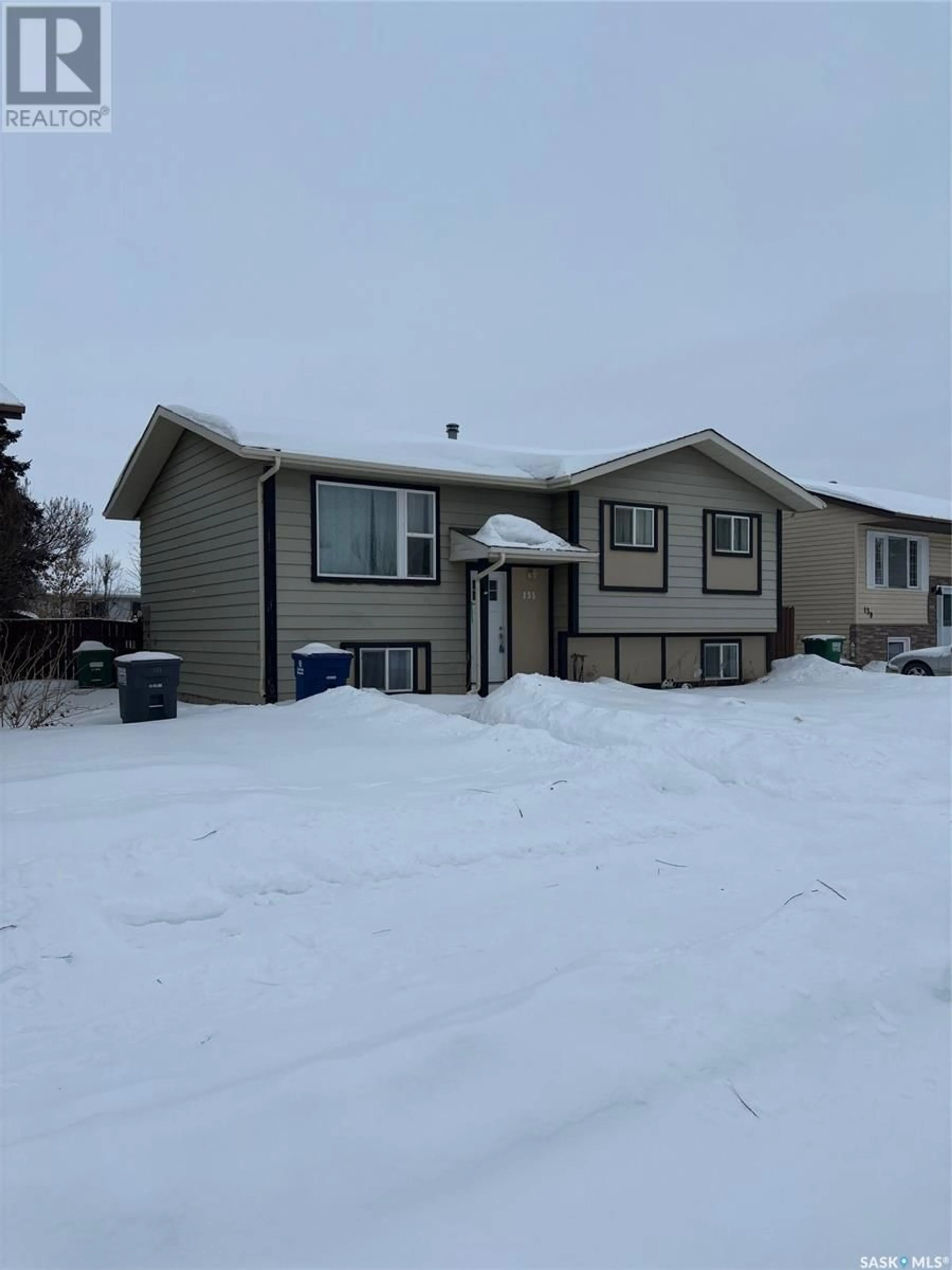 Home with vinyl exterior material, street for 135 Kirkpatrick CRESCENT, Saskatoon Saskatchewan S7L6Z1