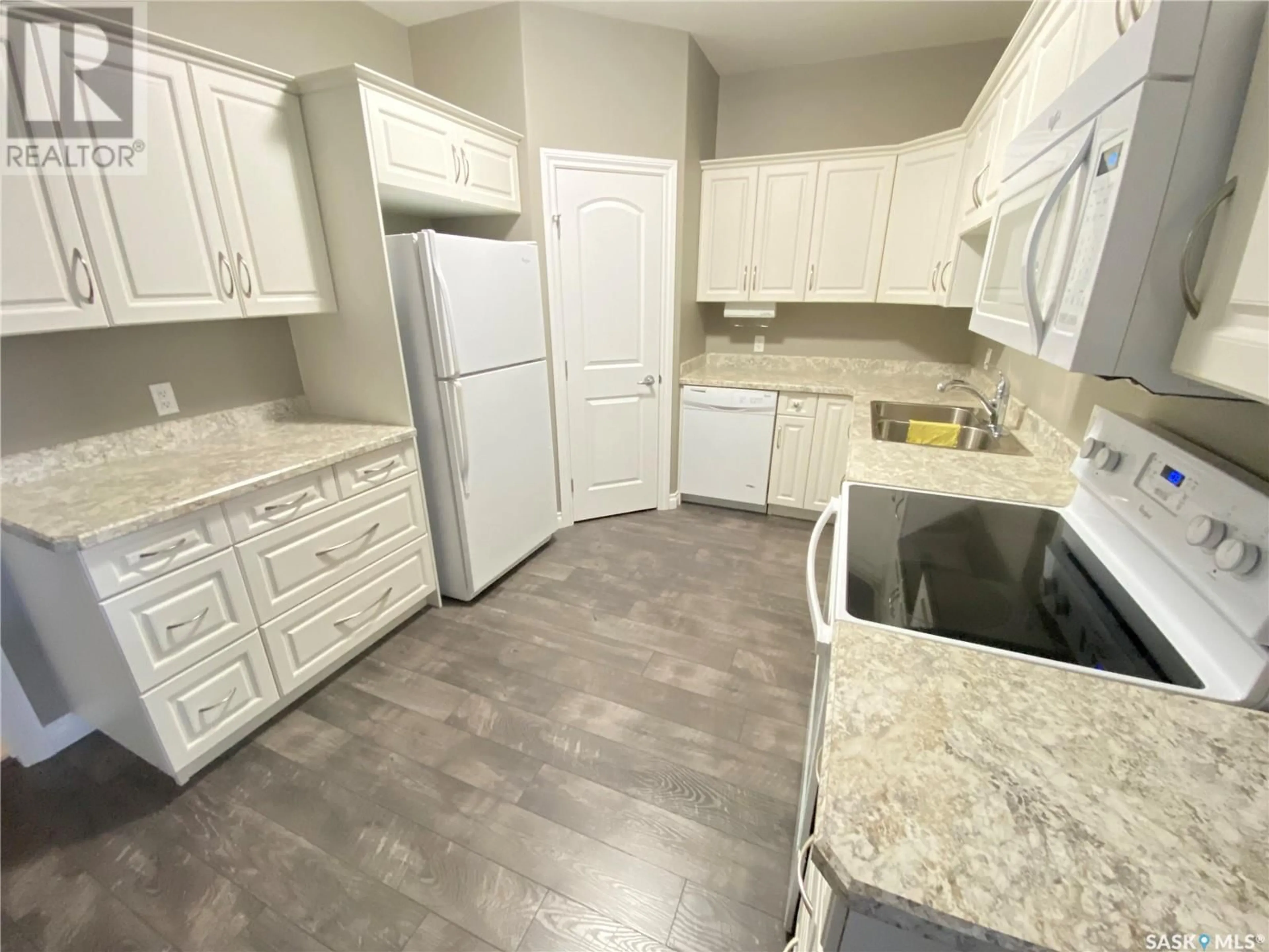 Standard kitchen, ceramic/tile floor for 305 123 Balmoral STREET, Yorkton Saskatchewan S3N4J2