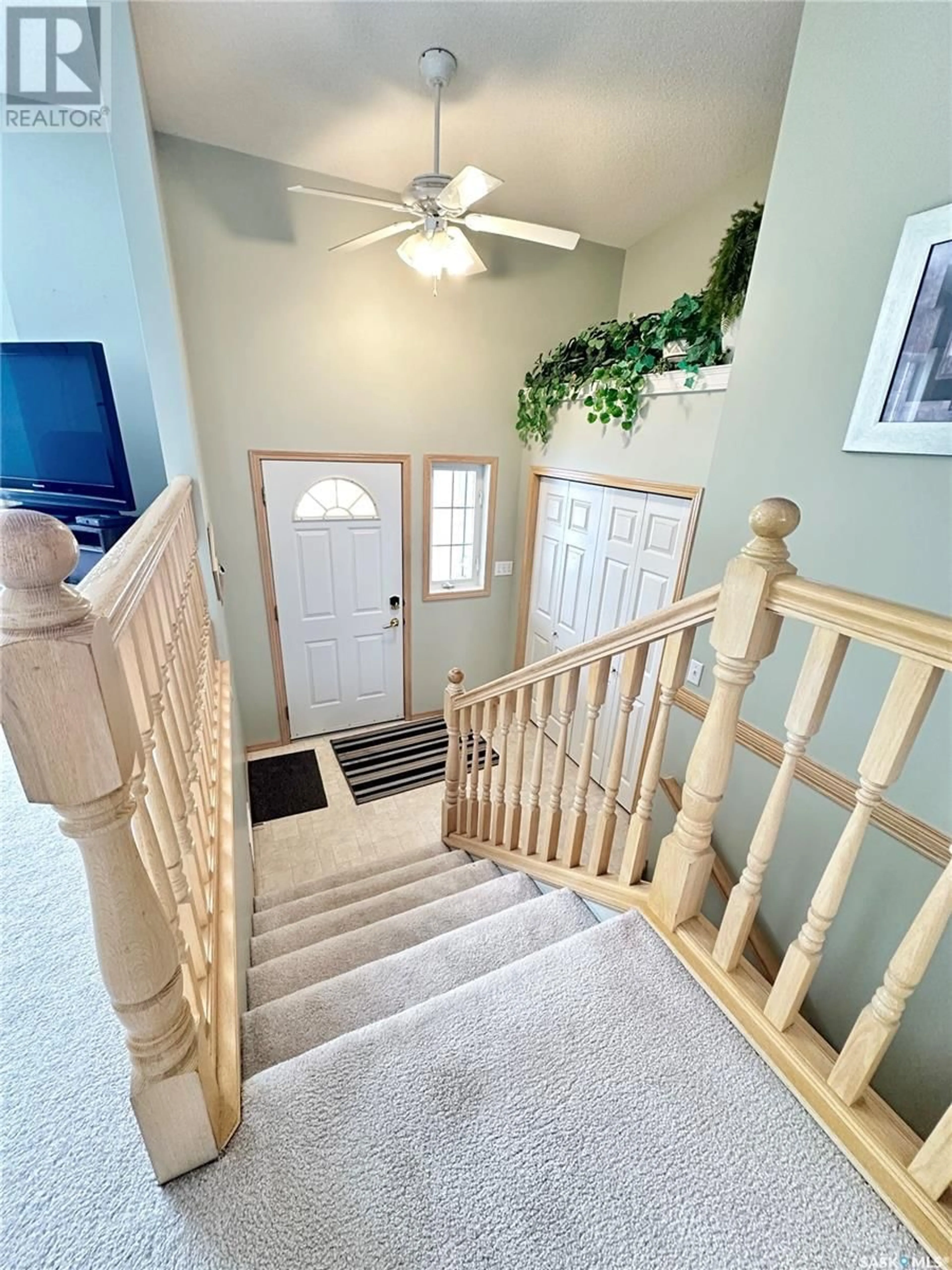 Indoor entryway for 21 Campbell CRESCENT, Weyburn Saskatchewan S4H3M3