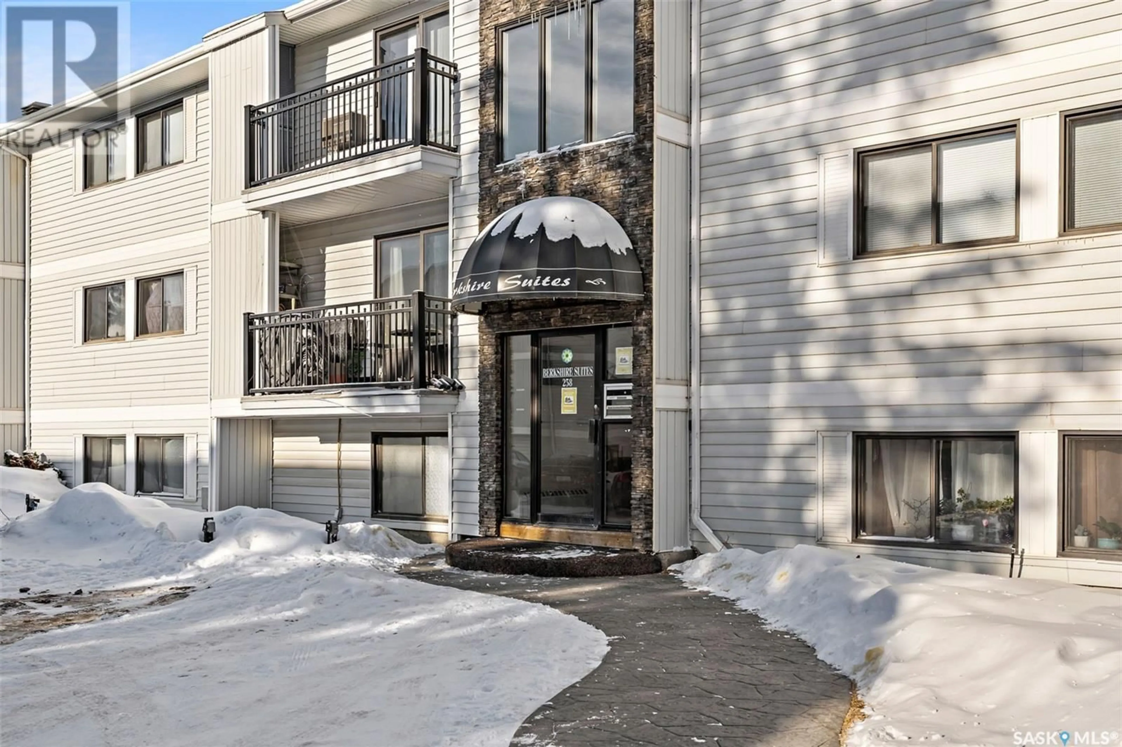 Indoor foyer for 310 258 Pinehouse PLACE, Saskatoon Saskatchewan S7K4X1