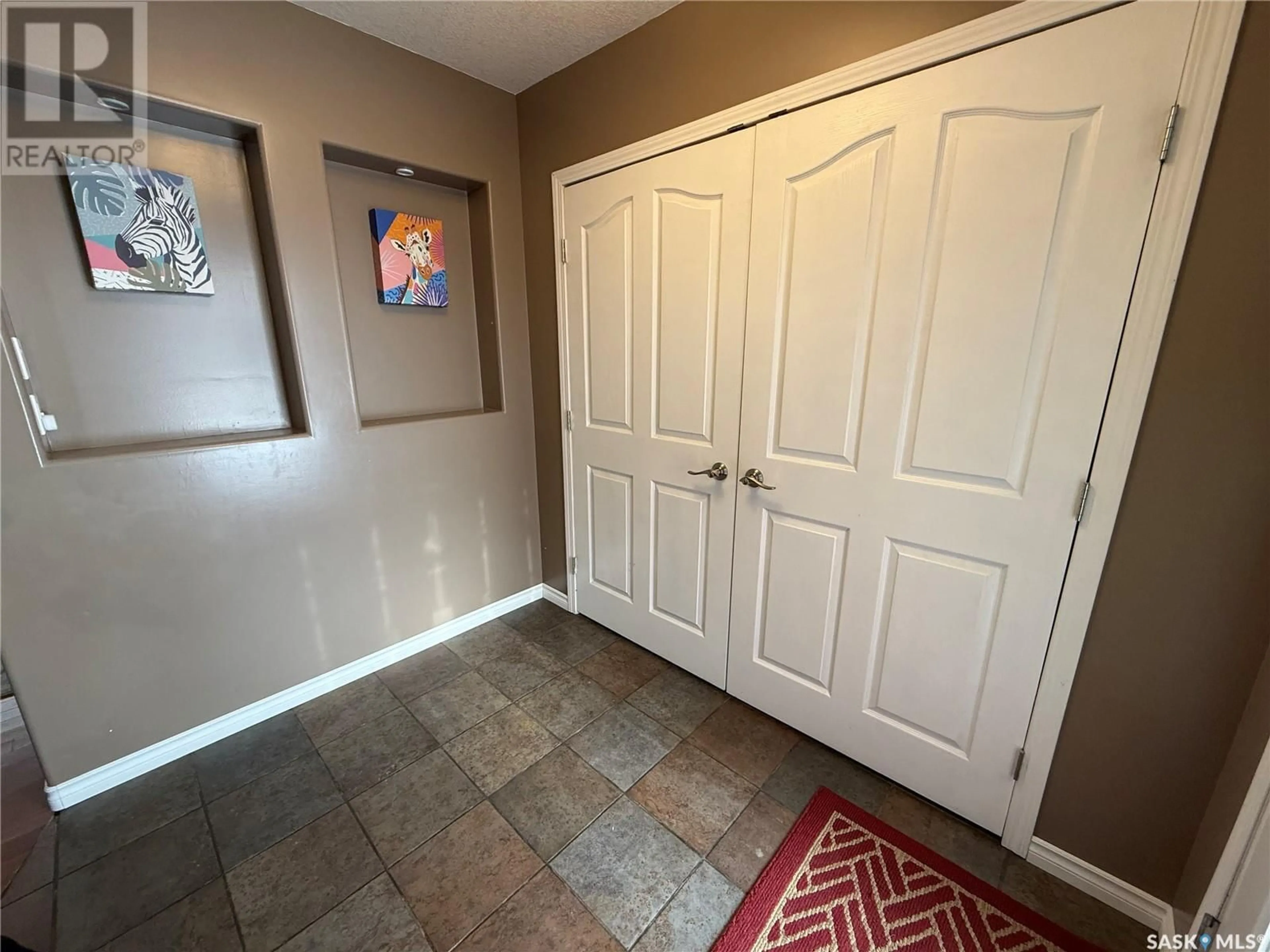 Indoor entryway for 1774 Wellock ROAD, Estevan Saskatchewan S4A2W1