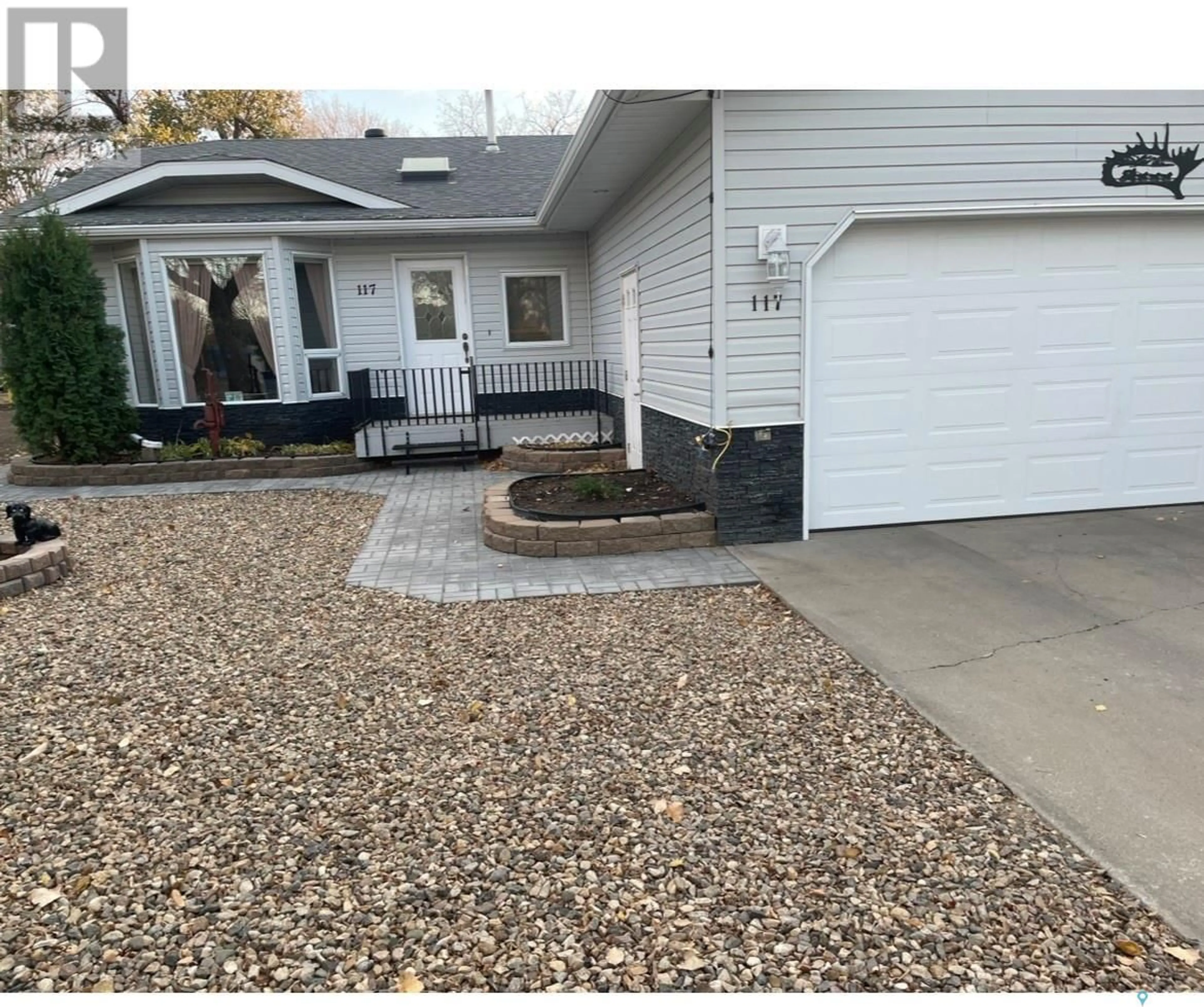 Home with vinyl exterior material, street for 117 5TH AVENUE W, Assiniboia Saskatchewan S0H0B0