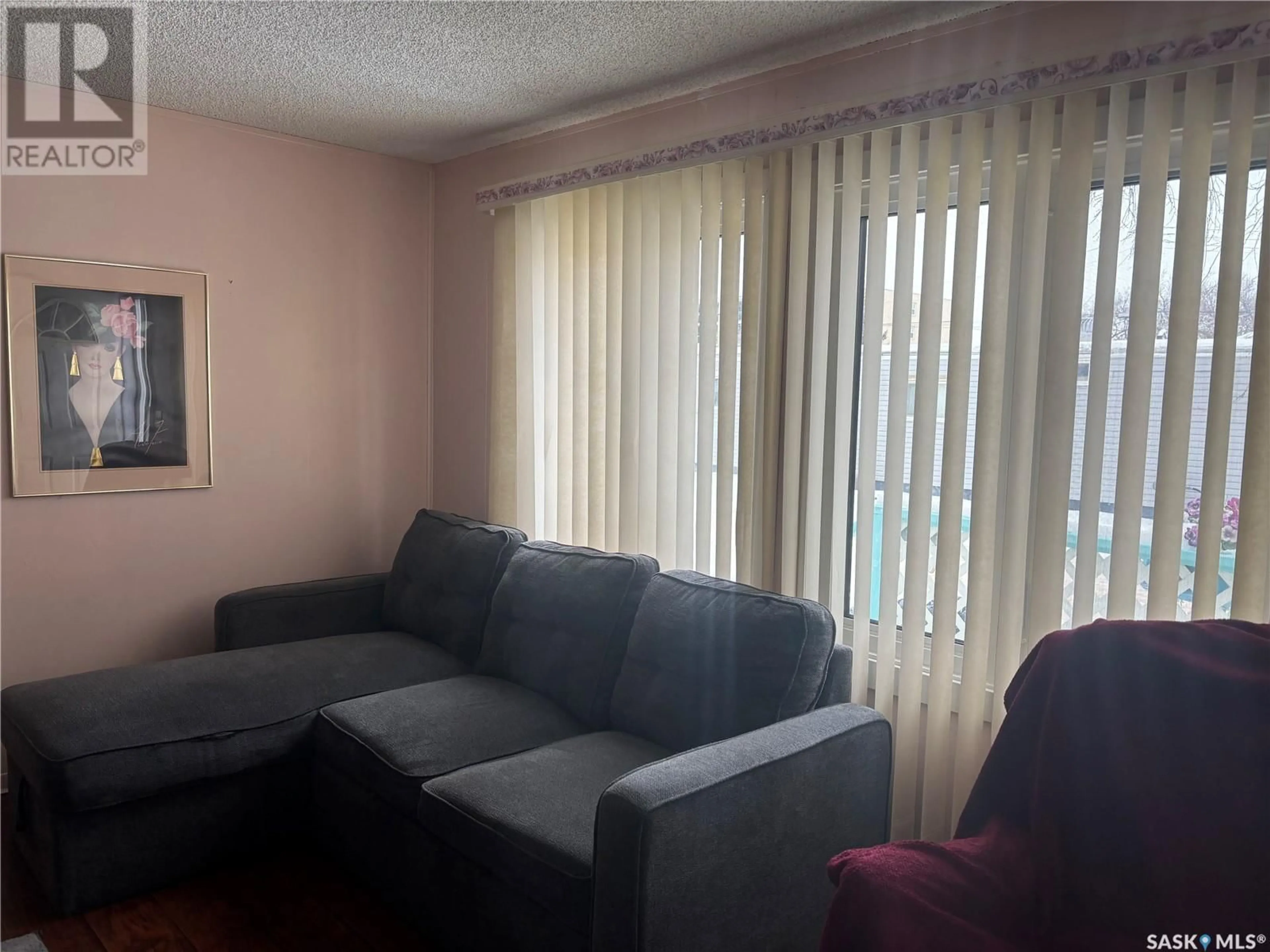 Living room with furniture, floor is not visible for 26D 1400 12th AVENUE E, Regina Saskatchewan S4X2W1