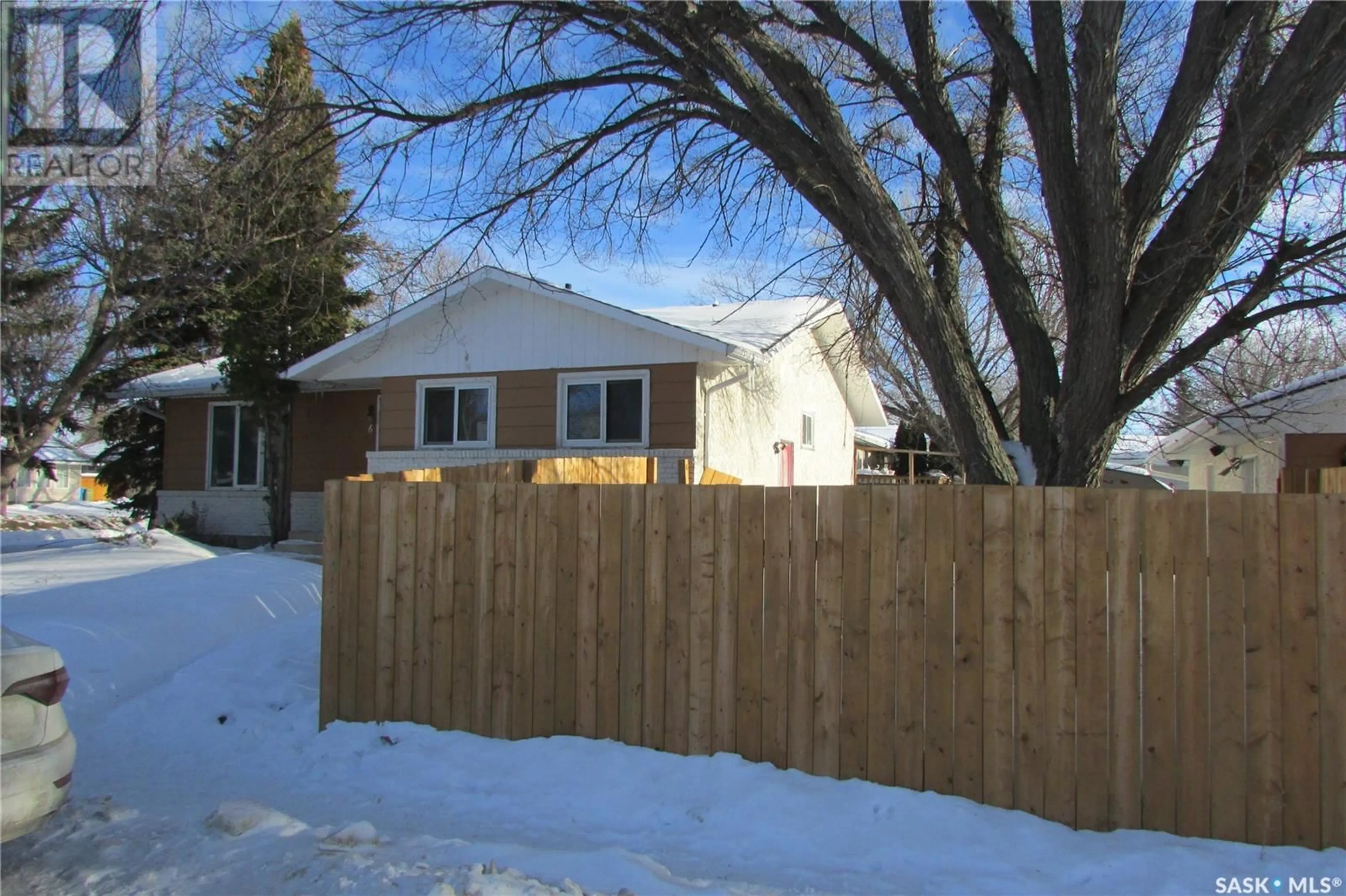 Patio, street for 6 Bastedo CRESCENT, Regina Saskatchewan S4T6X9