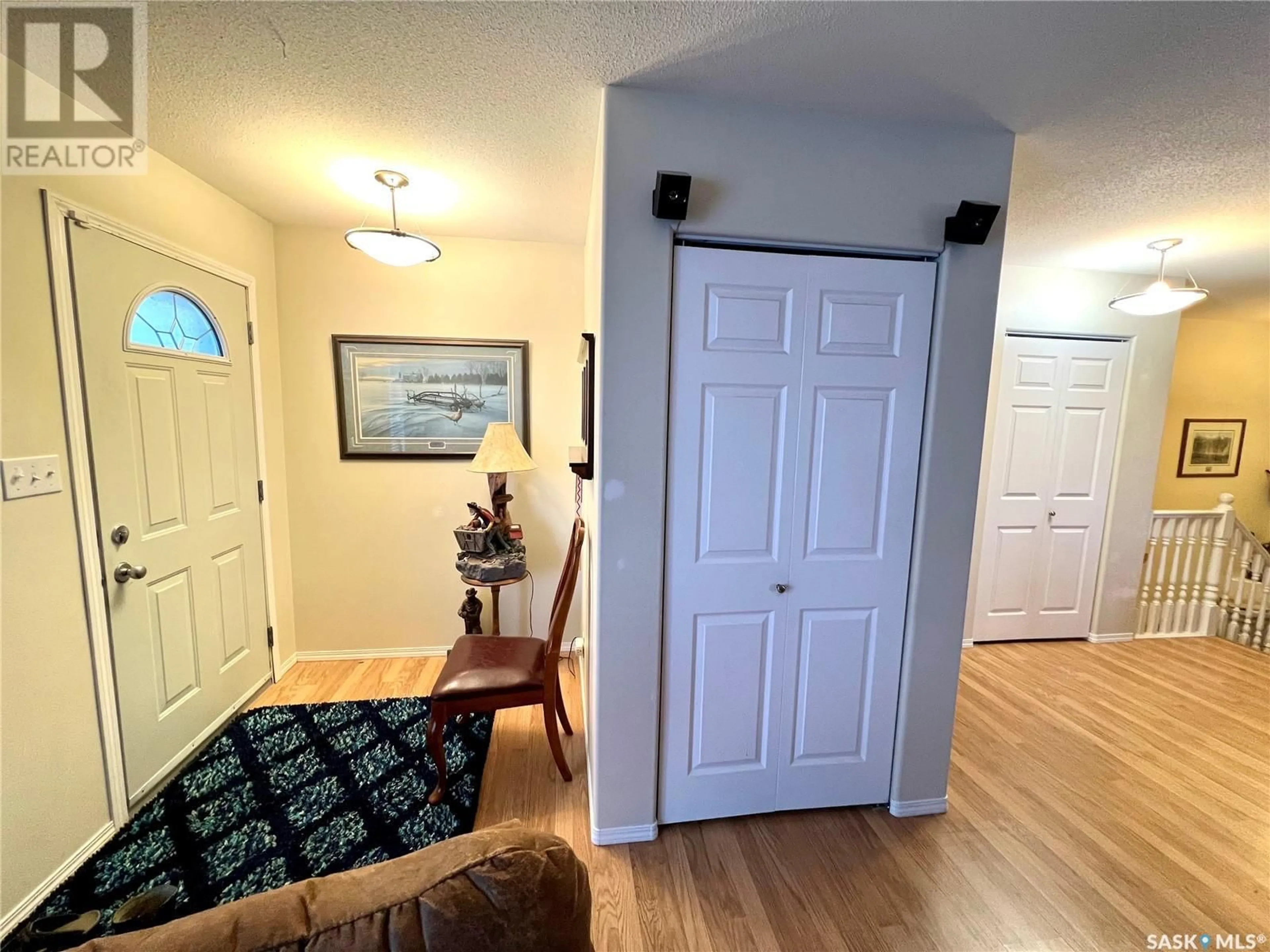 Indoor entryway for 605 3rd AVENUE NW, Swift Current Saskatchewan S0H0S8