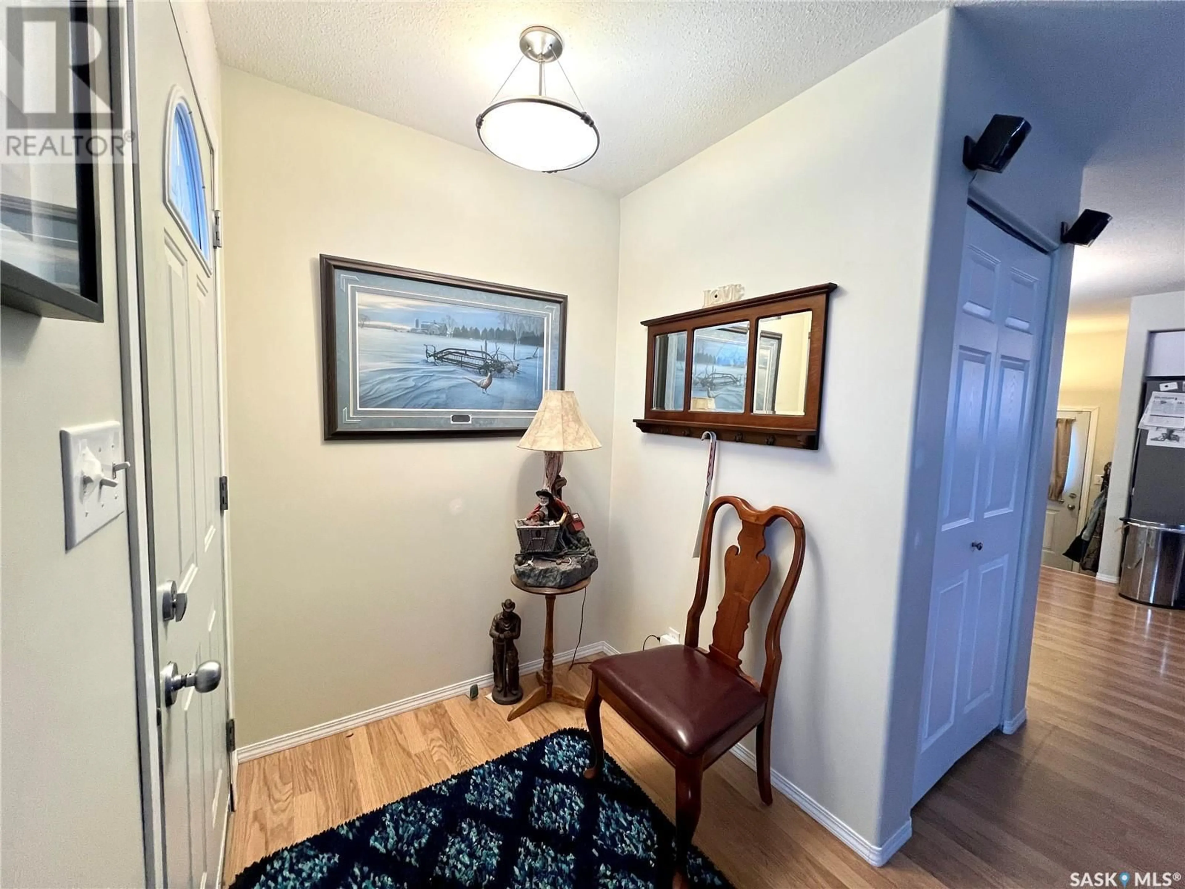 Indoor entryway for 605 3rd AVENUE NW, Swift Current Saskatchewan S0H0S8