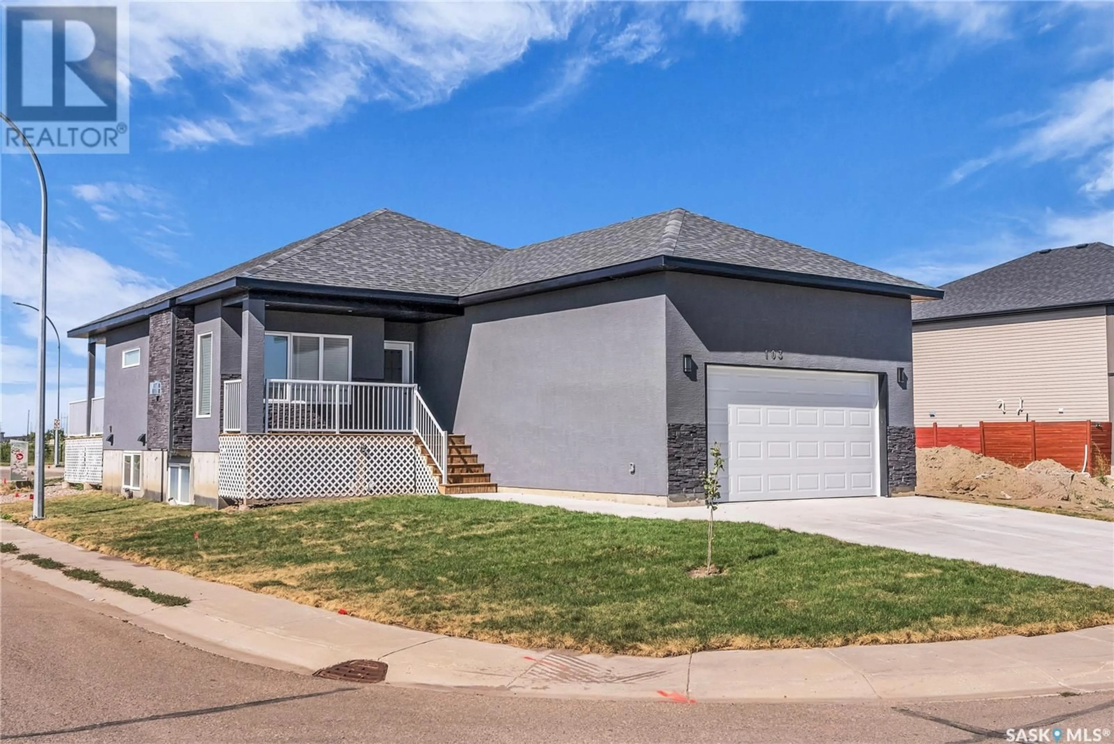 Home with vinyl exterior material, street for 570 KINLOCH COURT, Saskatoon Saskatchewan S7M5X2