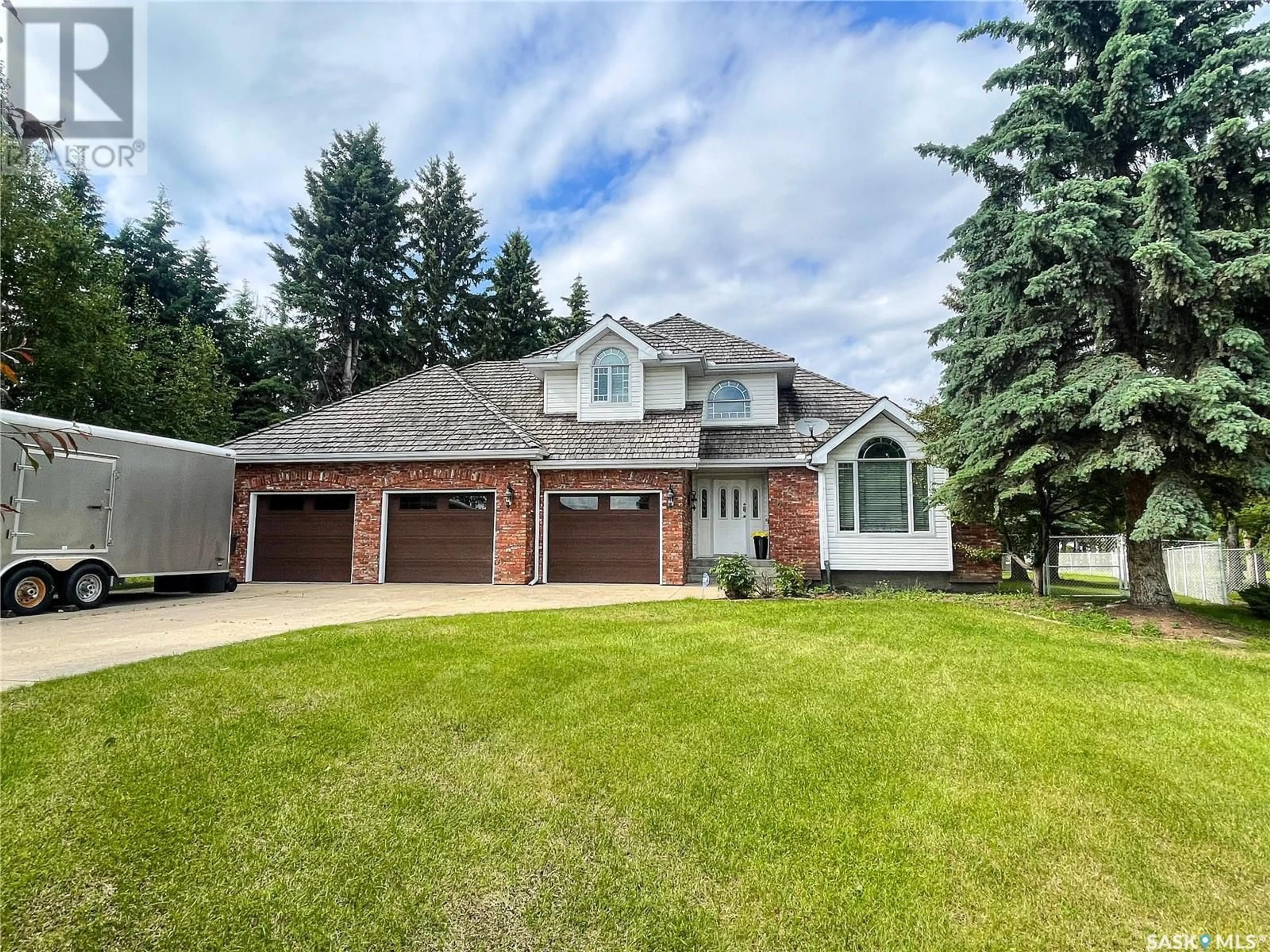 Home with vinyl exterior material, street for 2 EVERGREEN ESTATES DRIVE, Meadow Lake Saskatchewan S9X1G3