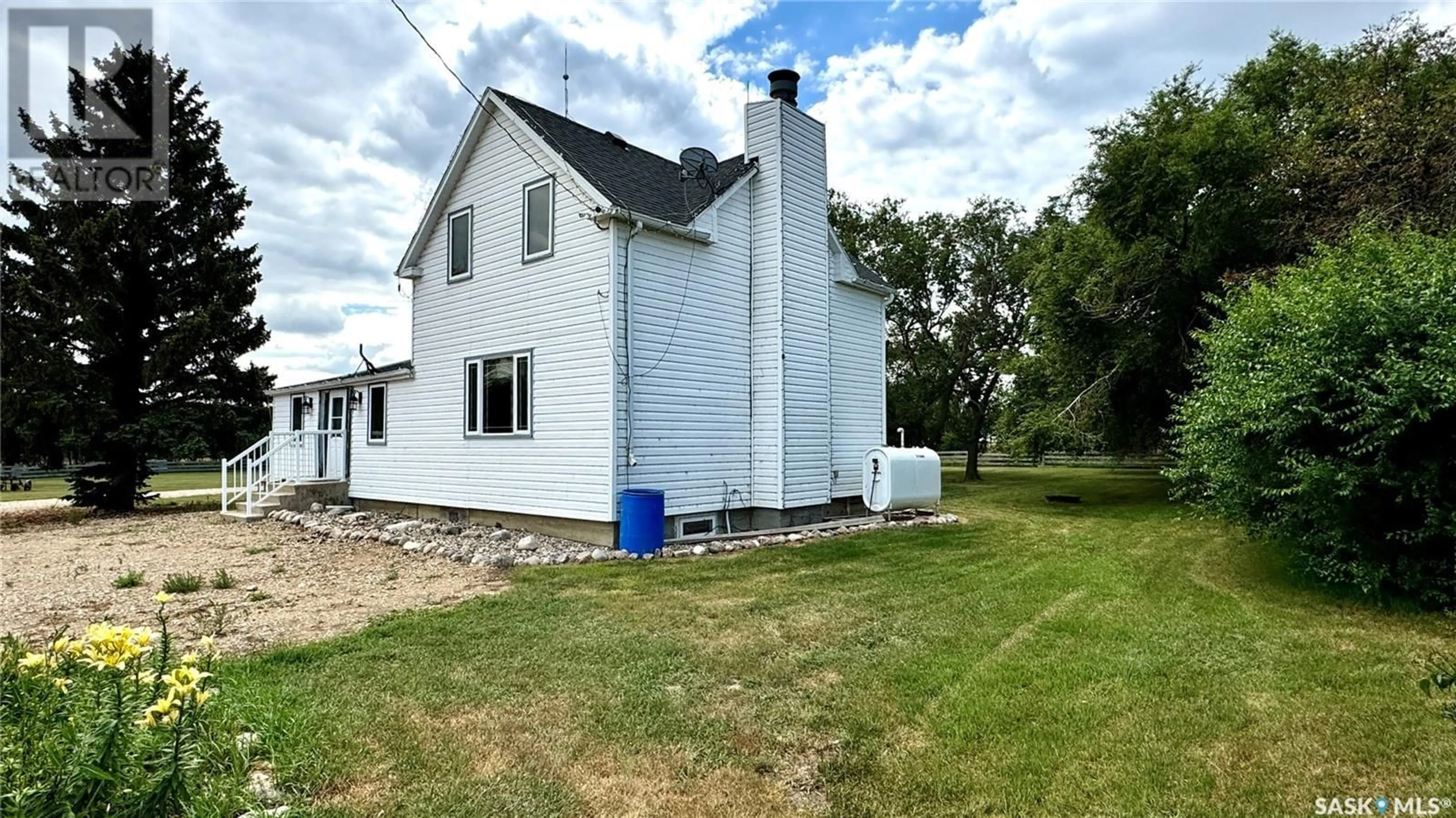 A pic from outside/outdoor area/front of a property/back of a property/a pic from drone, building for Davidson SK Acreage, Arm River Rm No. 252 Saskatchewan S0G1A0