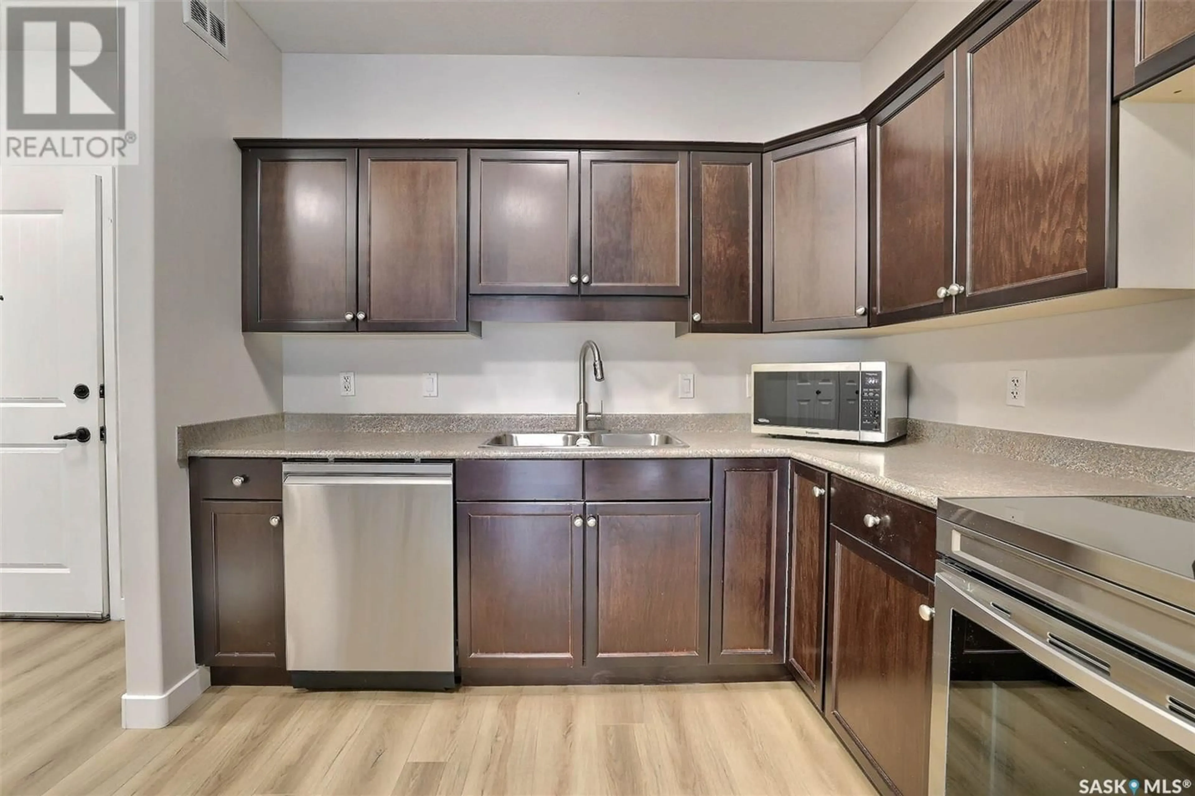 Standard kitchen, unknown for 208 W 1300 Stockton STREET, Regina Saskatchewan S4X0G2