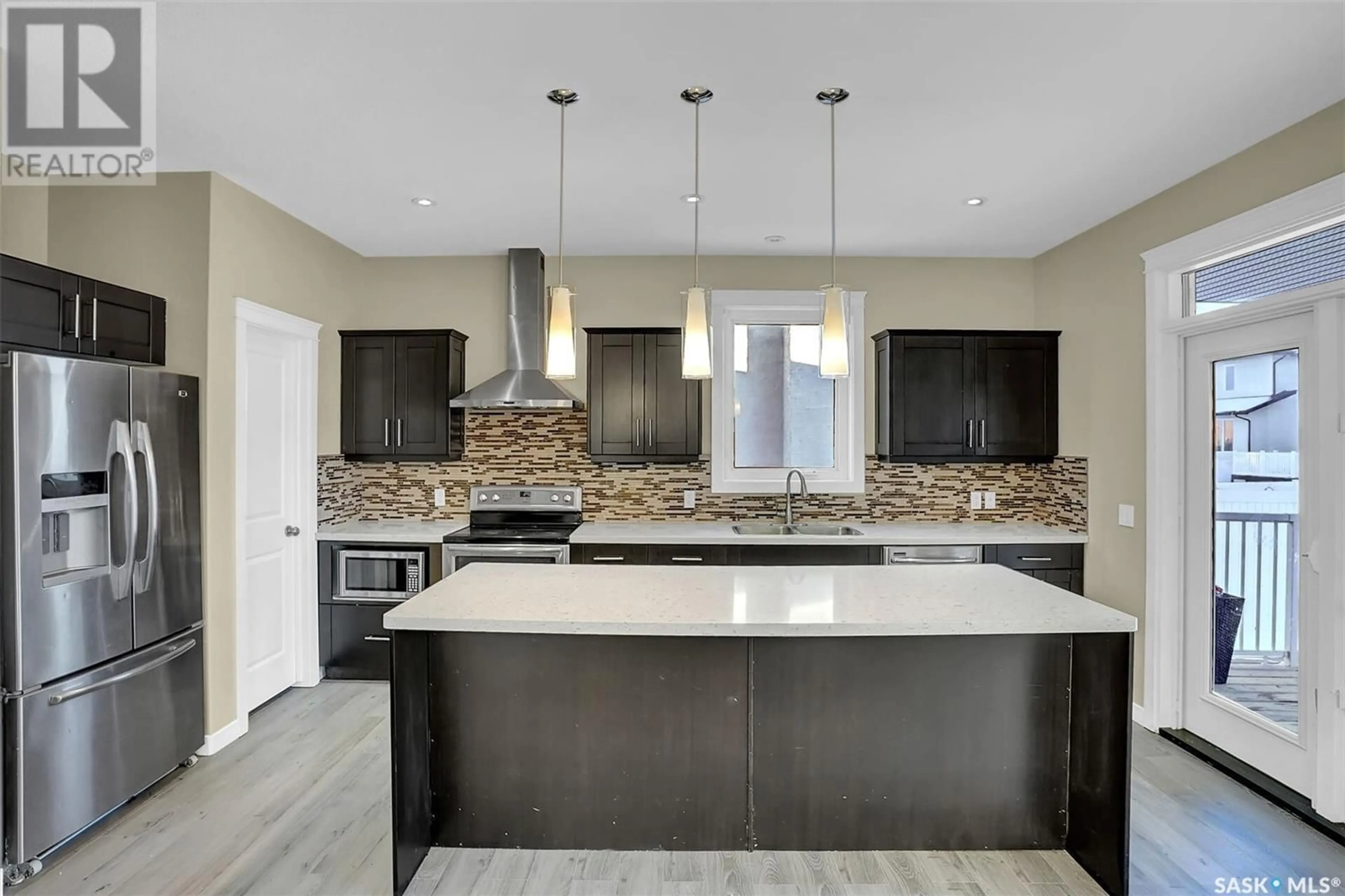 Contemporary kitchen, ceramic/tile floor for 5109 Tutor WAY, Regina Saskatchewan S4W0H4