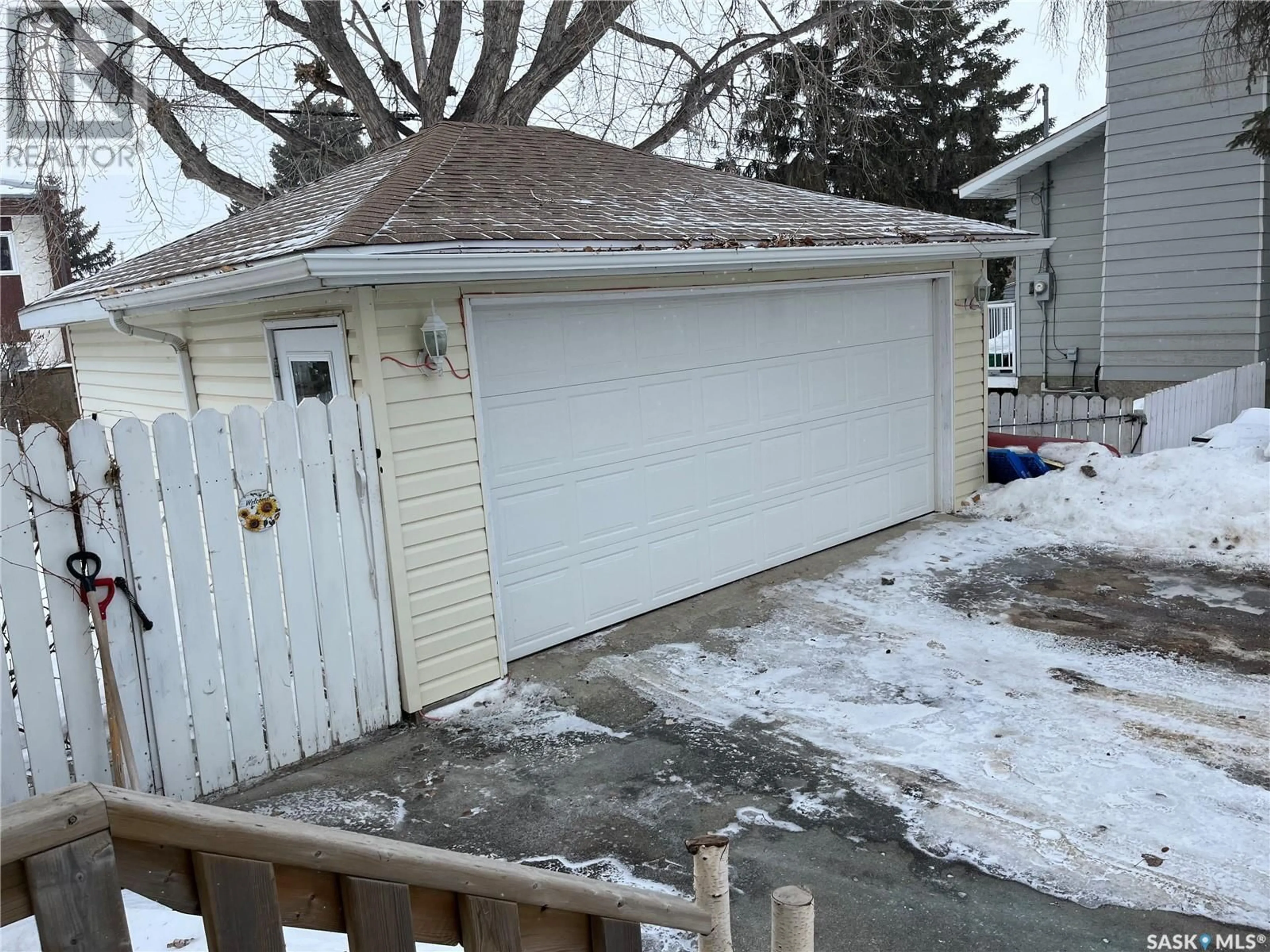 Shed for 644 Dufferin AVENUE SE, Moose Jaw Saskatchewan S6H6A7