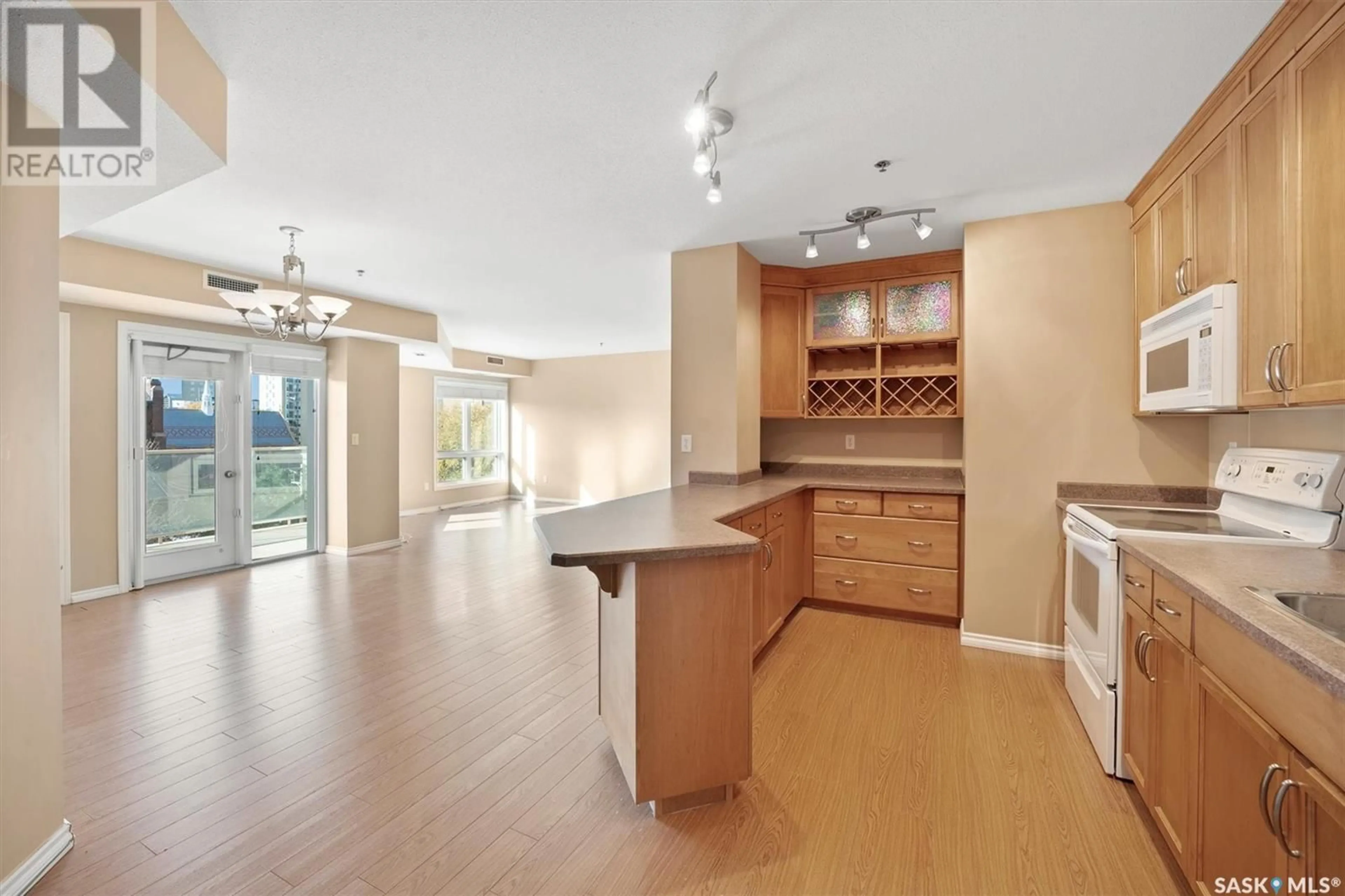 Open concept kitchen, unknown for 502 902 Spadina CRESCENT E, Saskatoon Saskatchewan S7K0G8