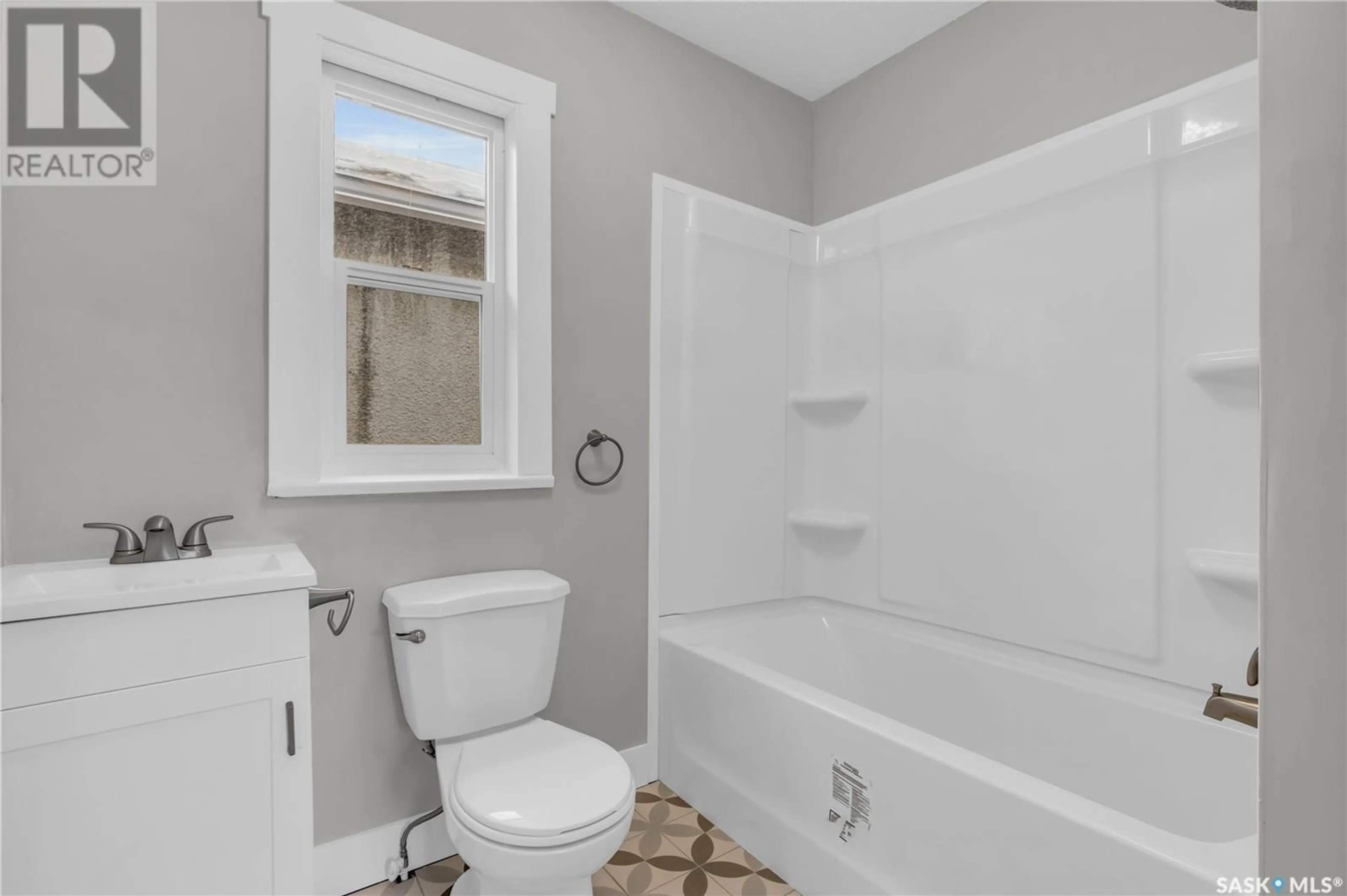 Standard bathroom, ceramic/tile floor for 2301 Reynolds STREET, Regina Saskatchewan S4N3N6