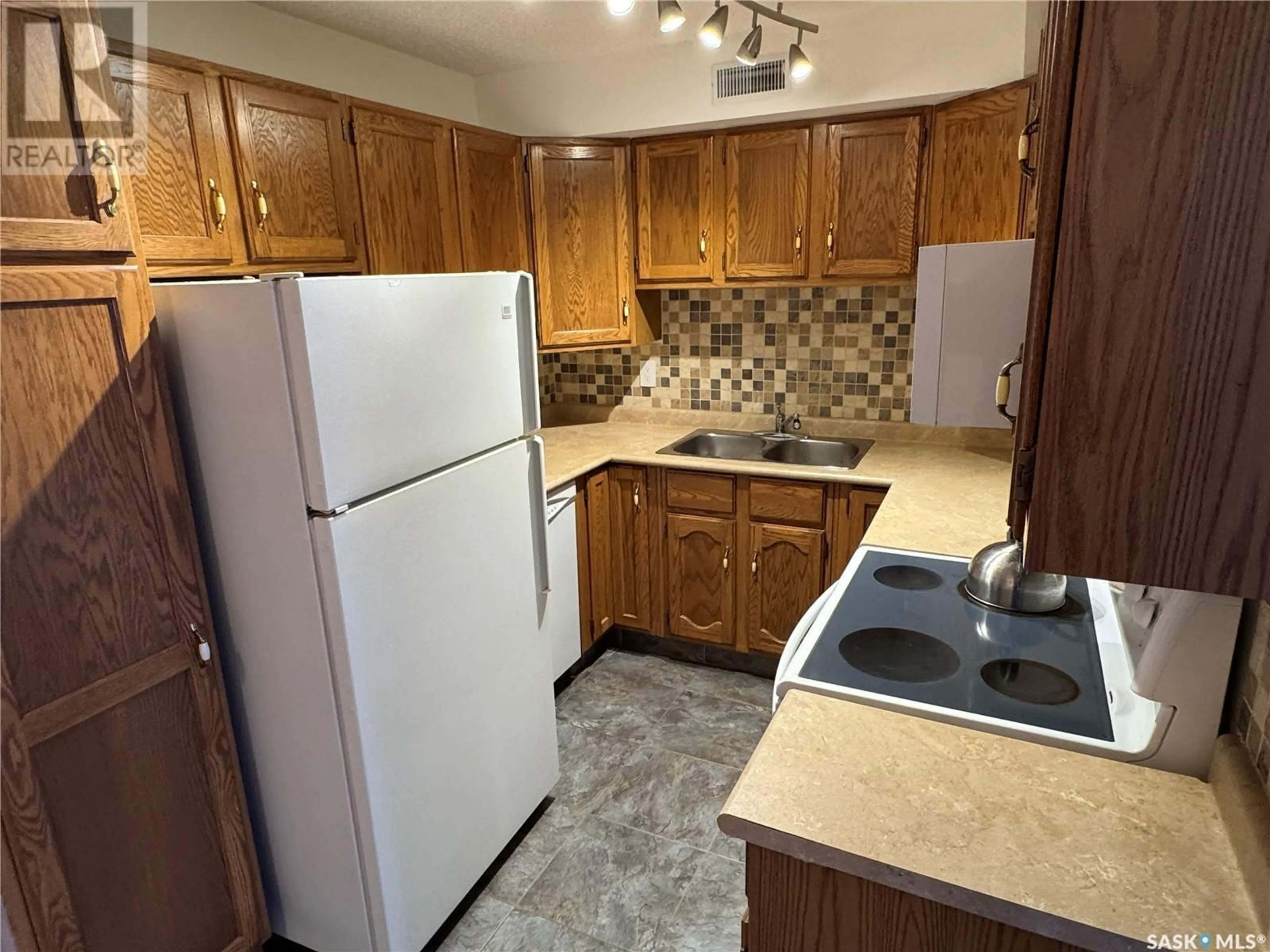 Standard kitchen, unknown for 202 2237 McIntyre STREET, Regina Saskatchewan S4P2S1