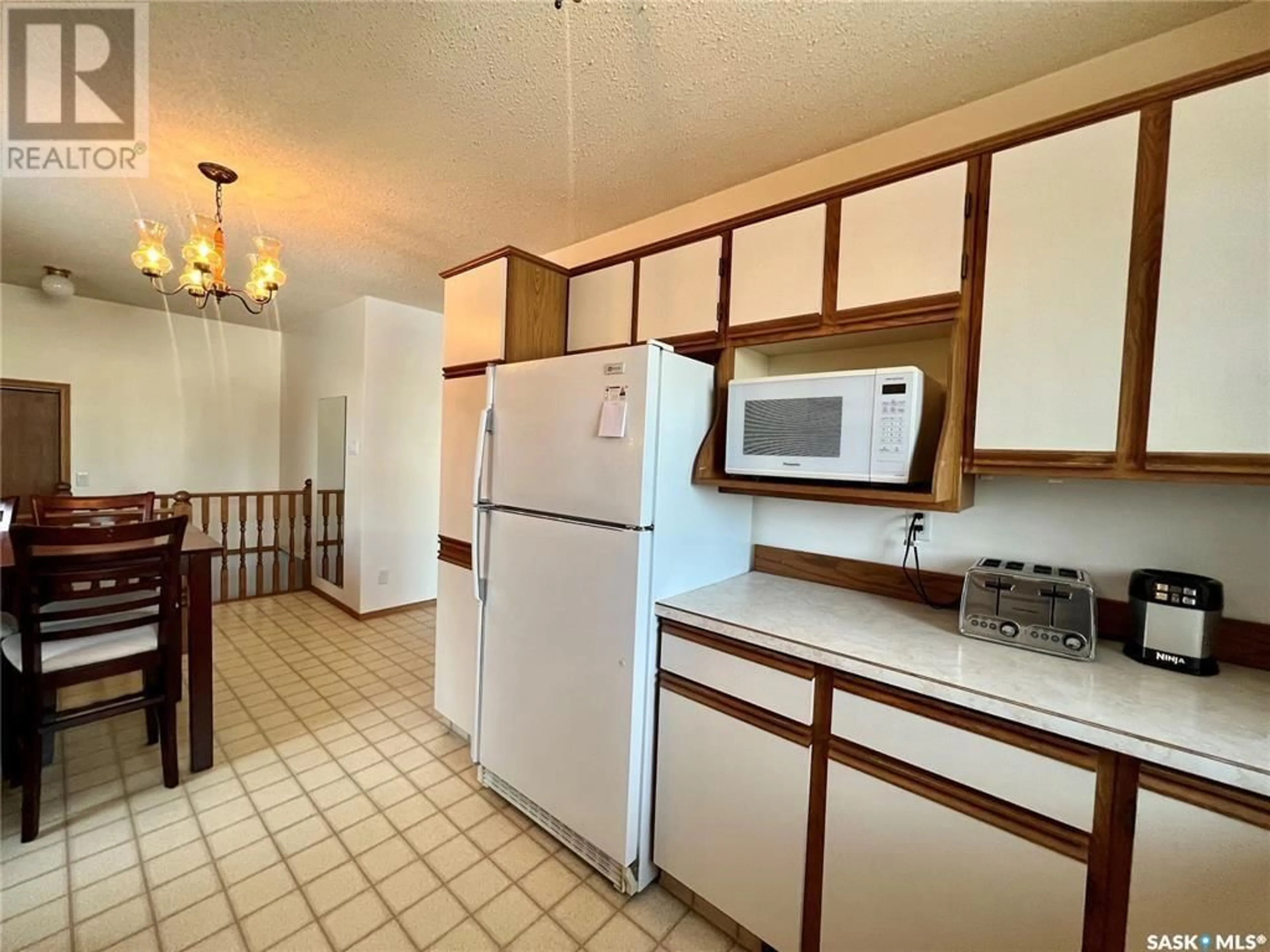 Standard kitchen, unknown for 510 Reid CRESCENT, Swift Current Saskatchewan S9H4Y5