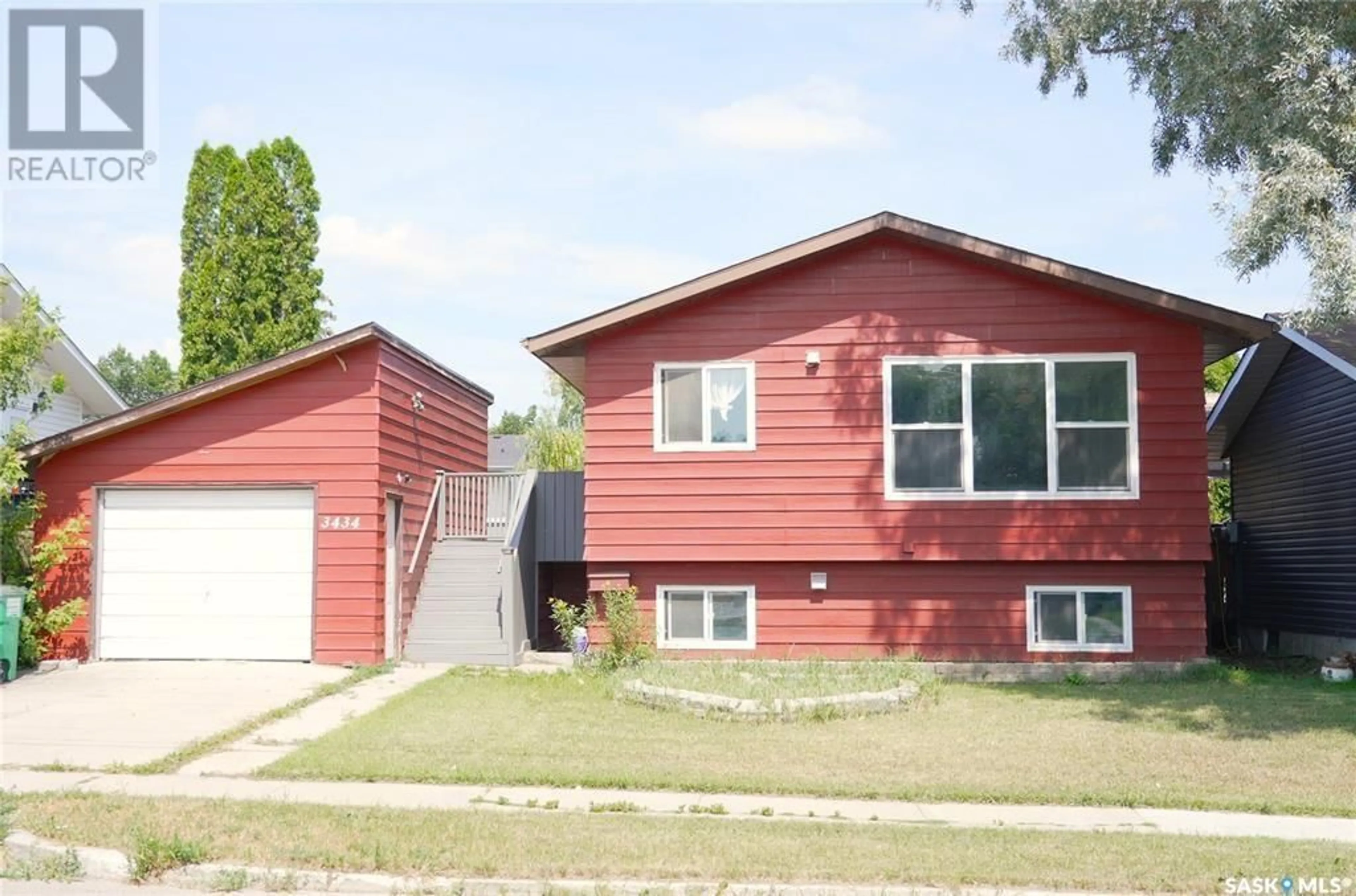 Home with vinyl exterior material, street for 3434 33rd STREET W, Saskatoon Saskatchewan S7L6C9