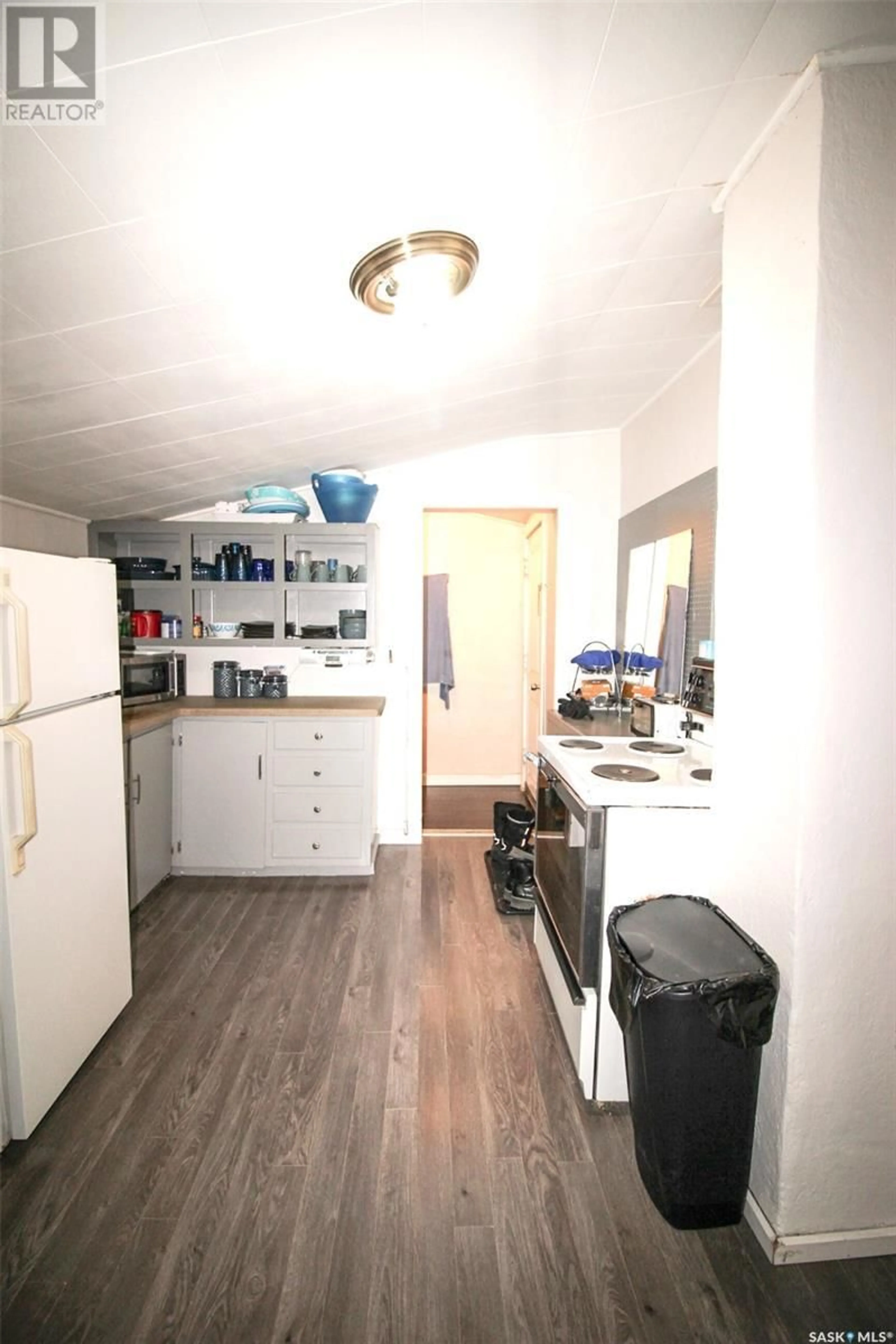 Standard kitchen, unknown for 292 2nd AVENUE E, Shaunavon Saskatchewan S0N2M0