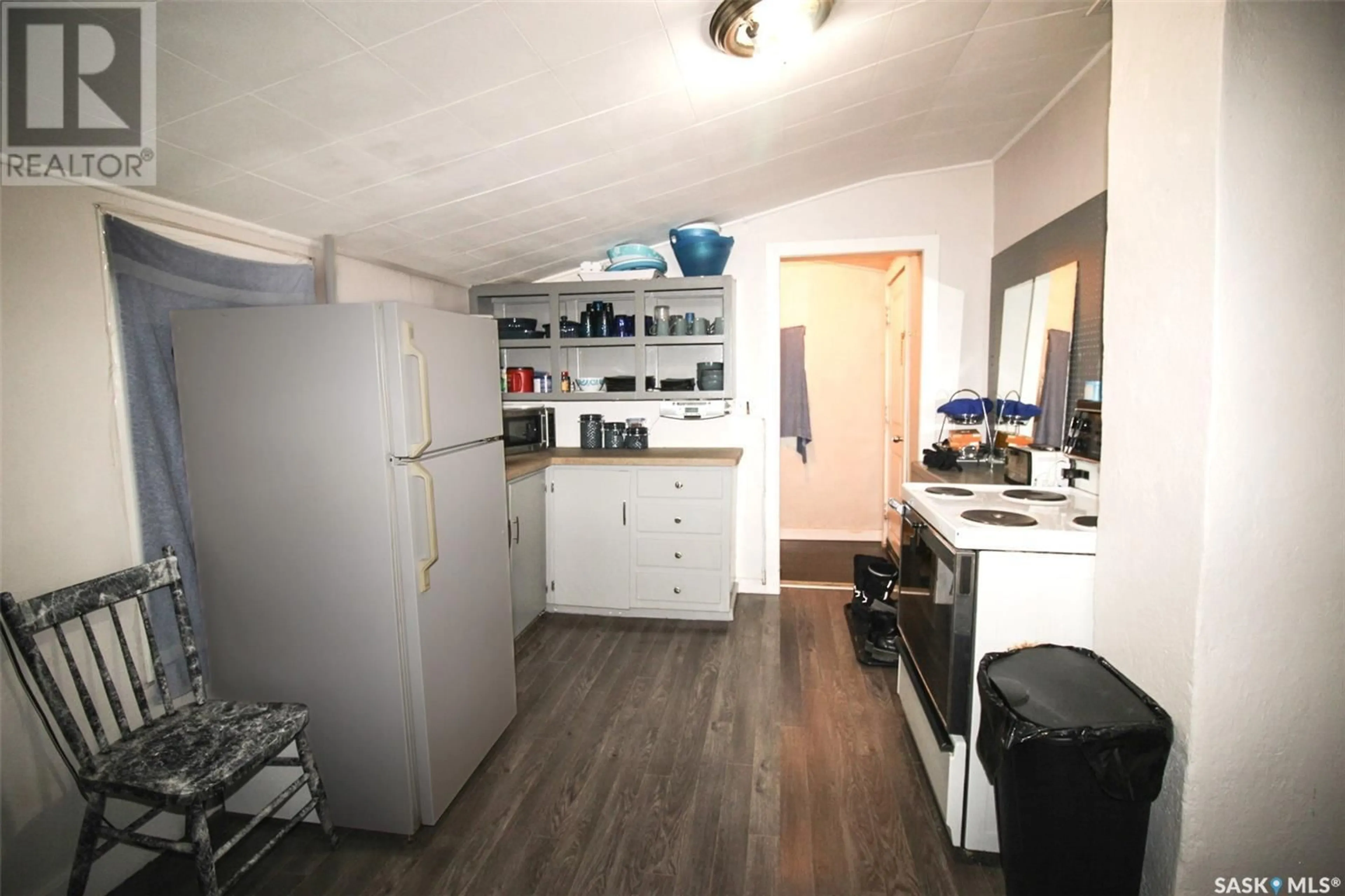 Standard kitchen, unknown for 292 2nd AVENUE E, Shaunavon Saskatchewan S0N2M0