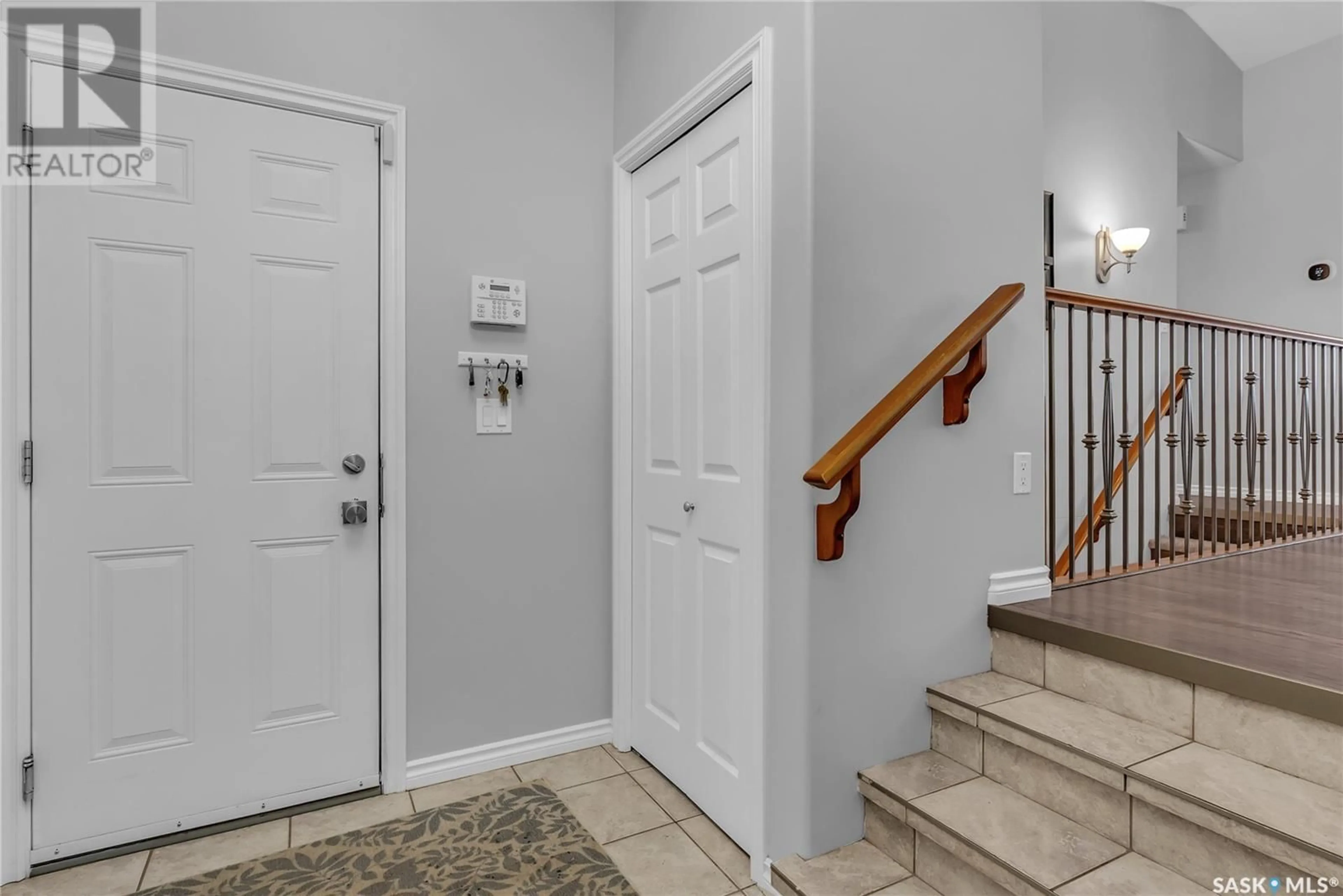 Indoor entryway for 716 Harder COURT, Martensville Saskatchewan S0K0A2