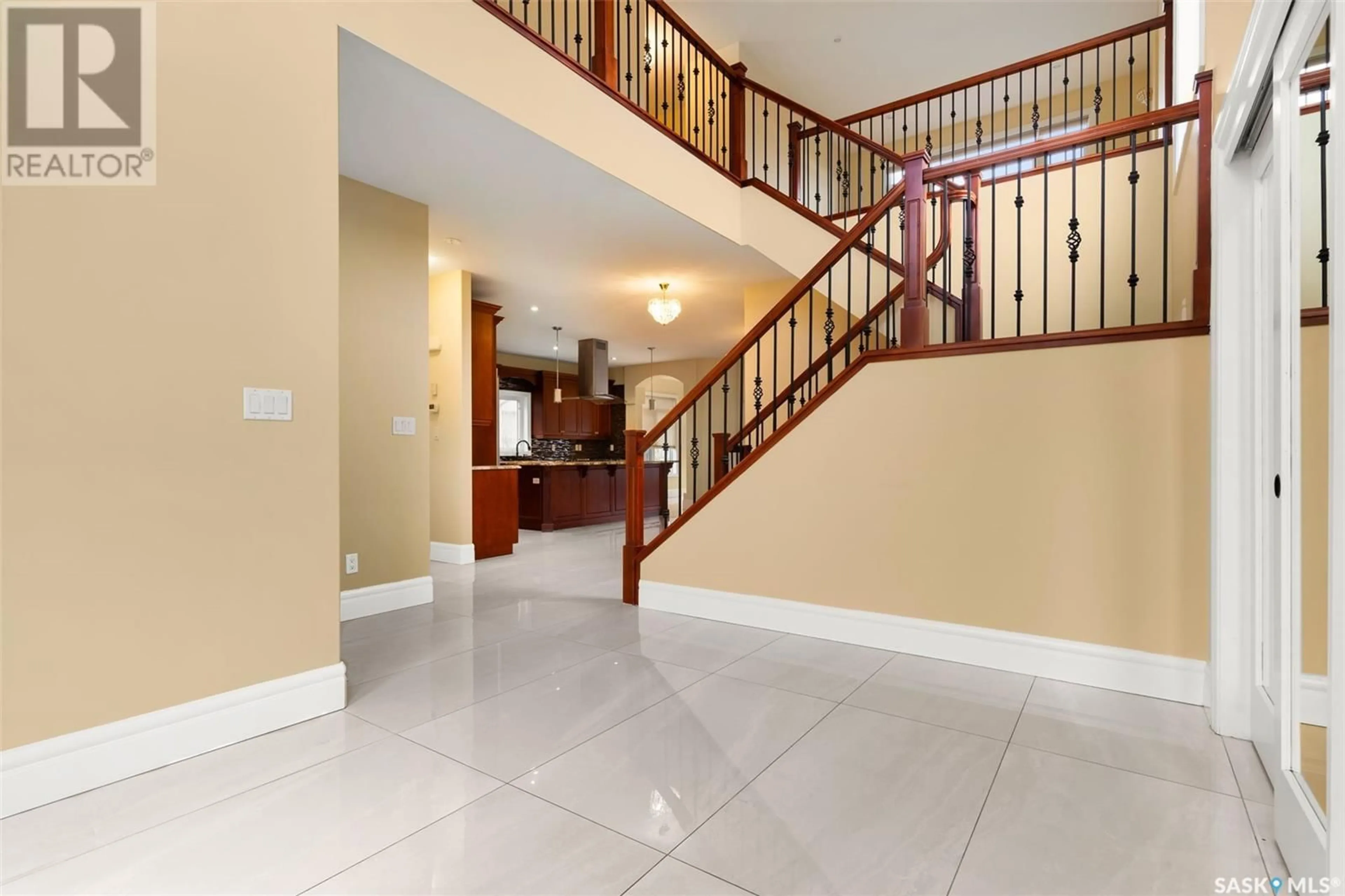 Indoor foyer for 4622 Malcolm DRIVE, Regina Saskatchewan S4W0B5